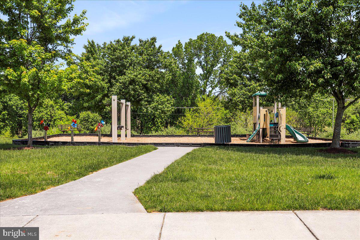 HUNTFIELD - Residential Lease