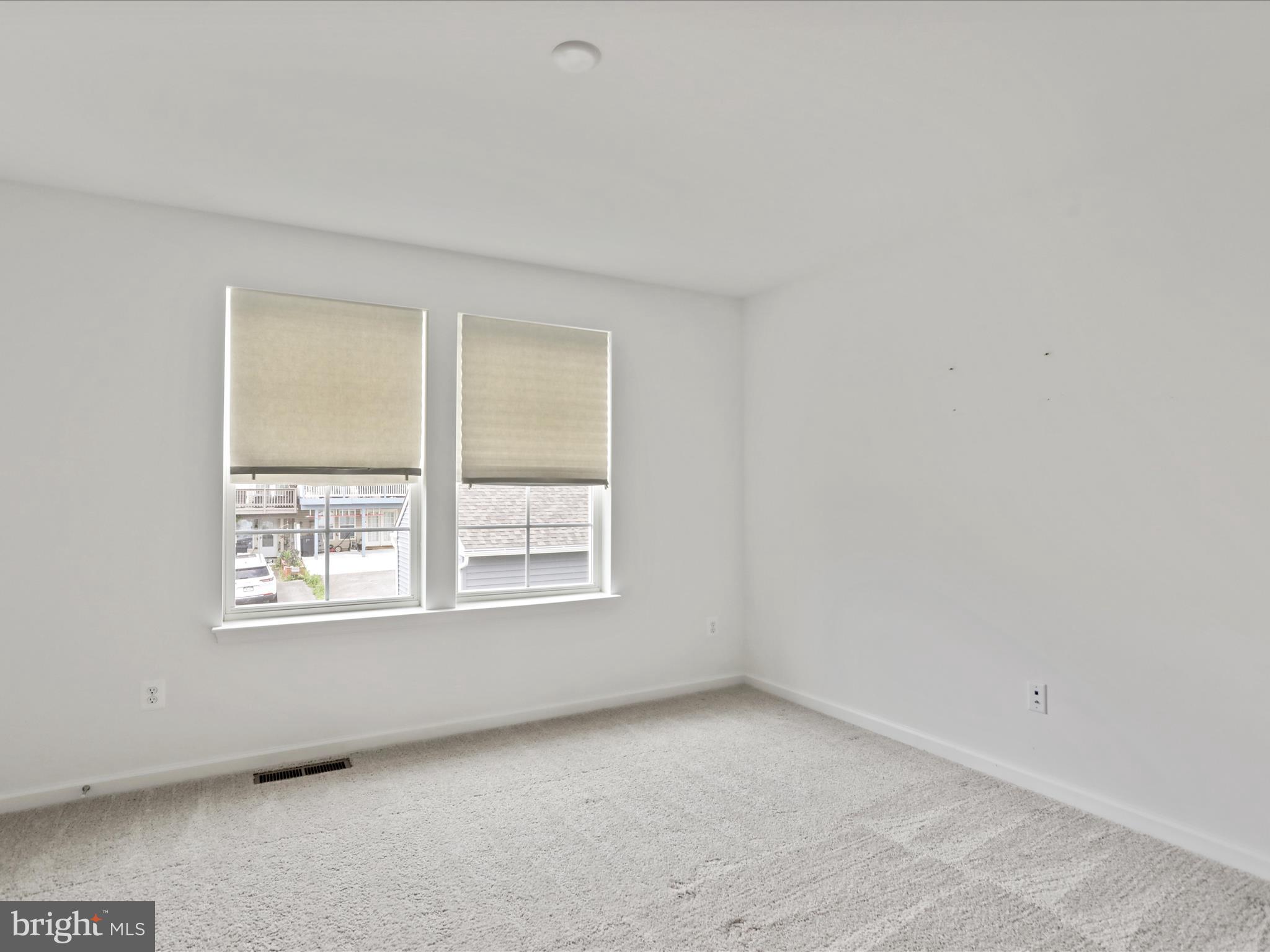 HUNTFIELD - Residential Lease