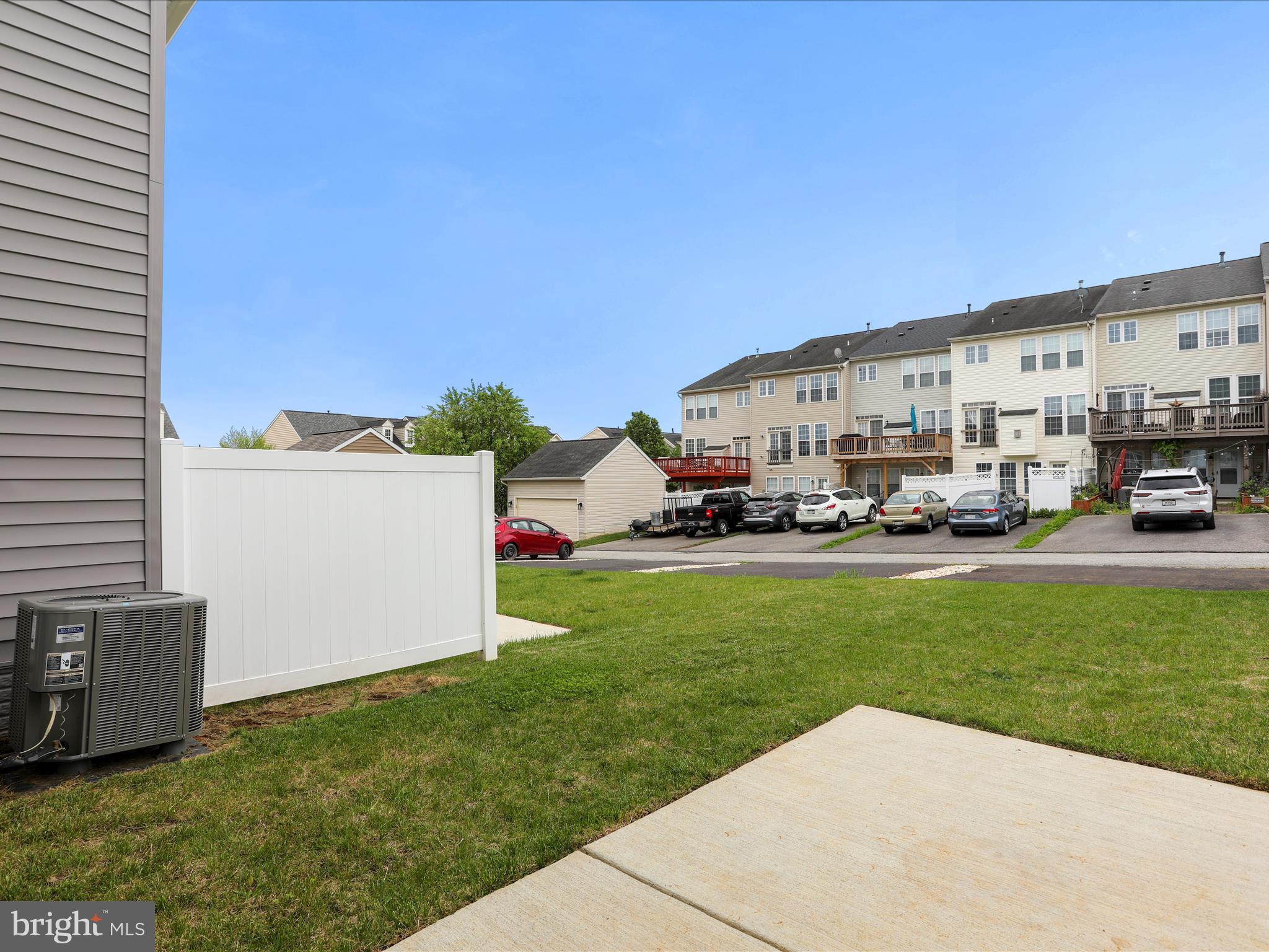 HUNTFIELD - Residential Lease