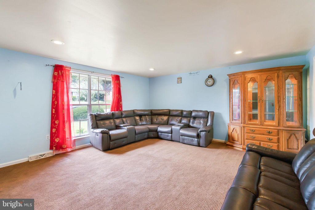 Photo of 714 Imperial Drive, Lancaster, PA 17601 (MLS # PALA2039338)