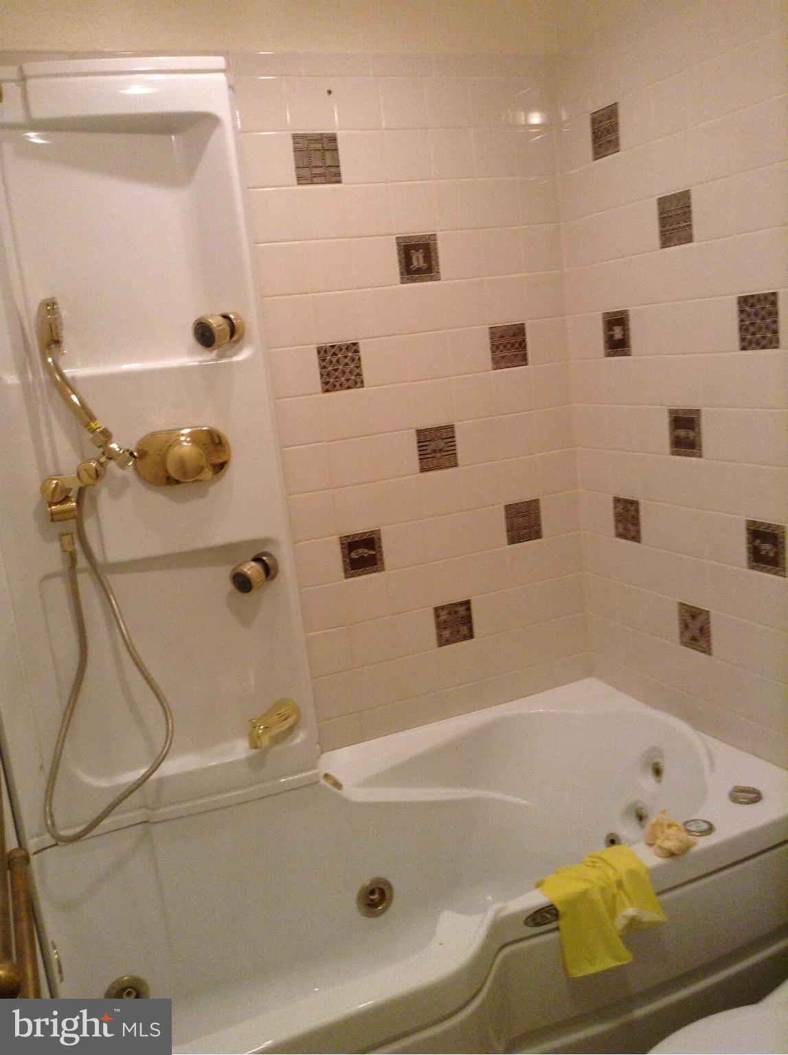 EDSALL BLUFF - Residential Lease