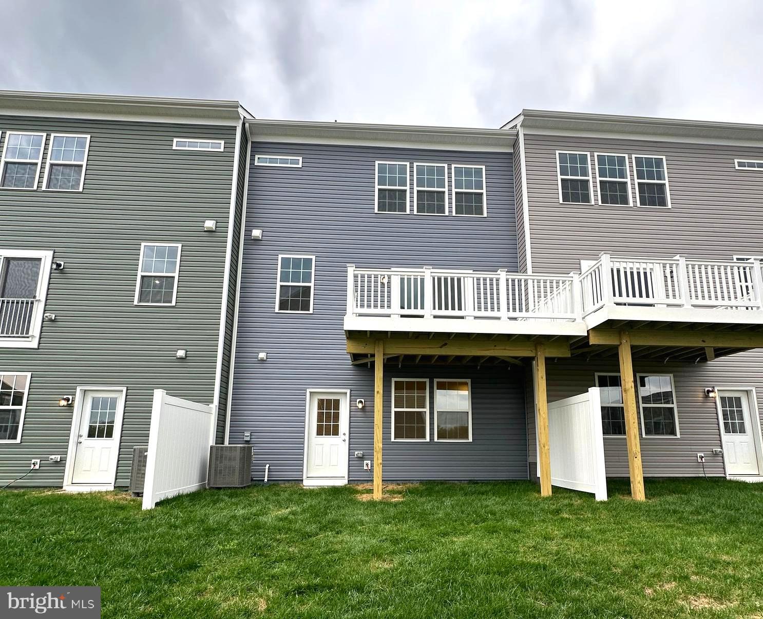 OVERLOOK AT RIVERSIDE TOWNHOMES - Residential Lease