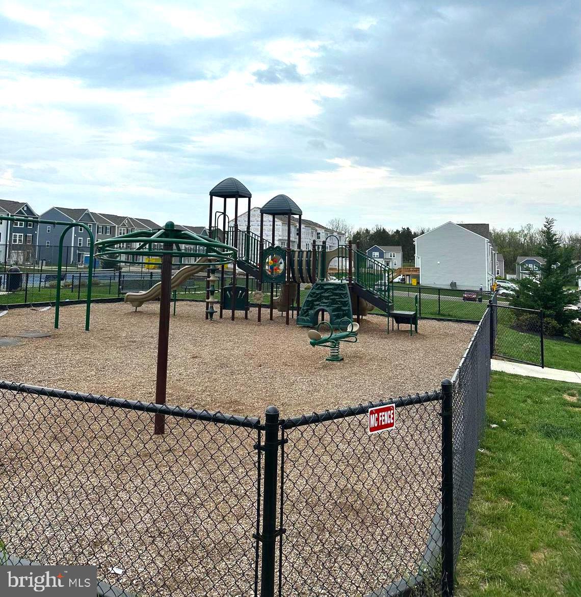 OVERLOOK AT RIVERSIDE TOWNHOMES - Residential Lease