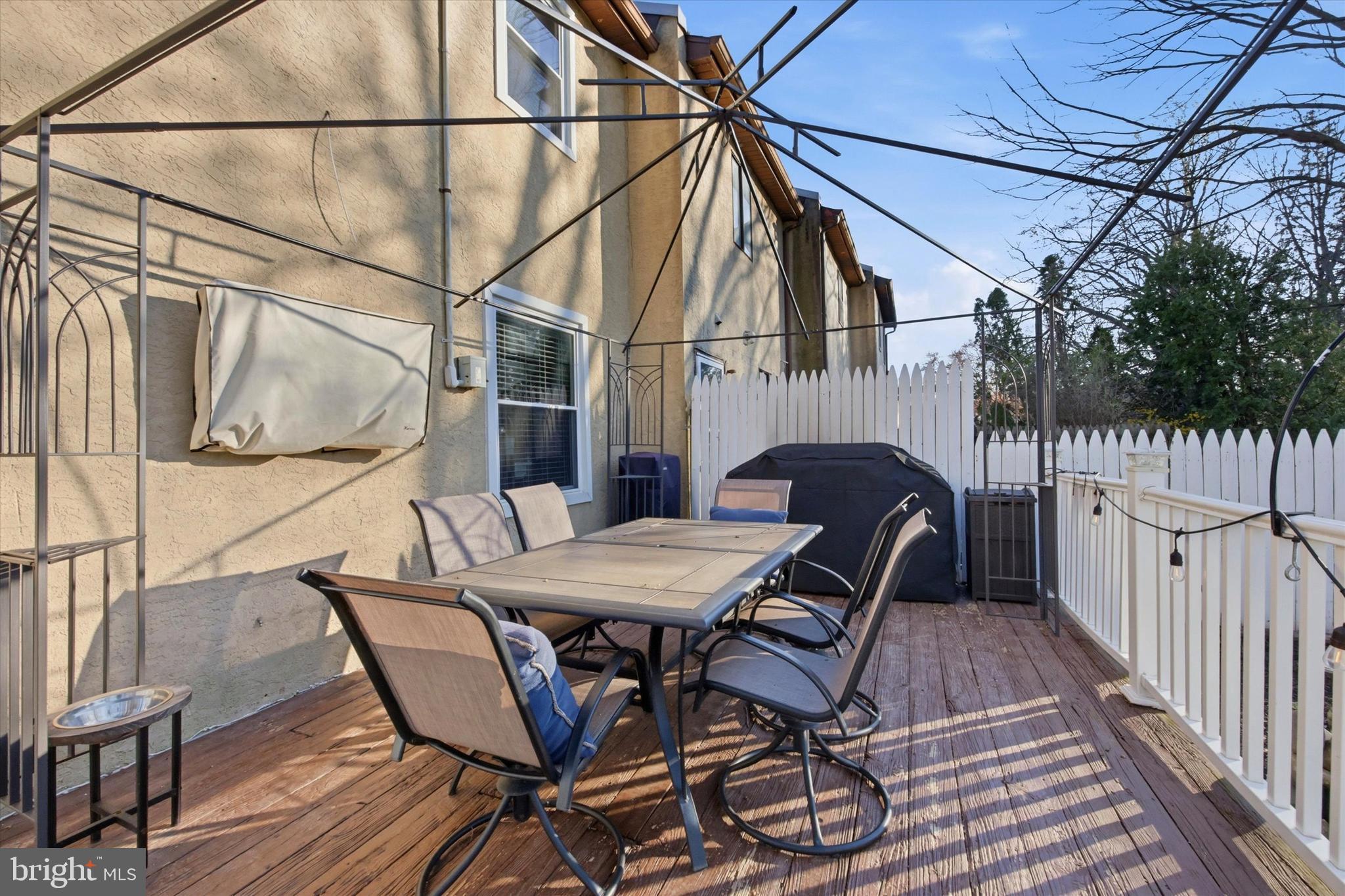 IVY MEADOWS - Residential