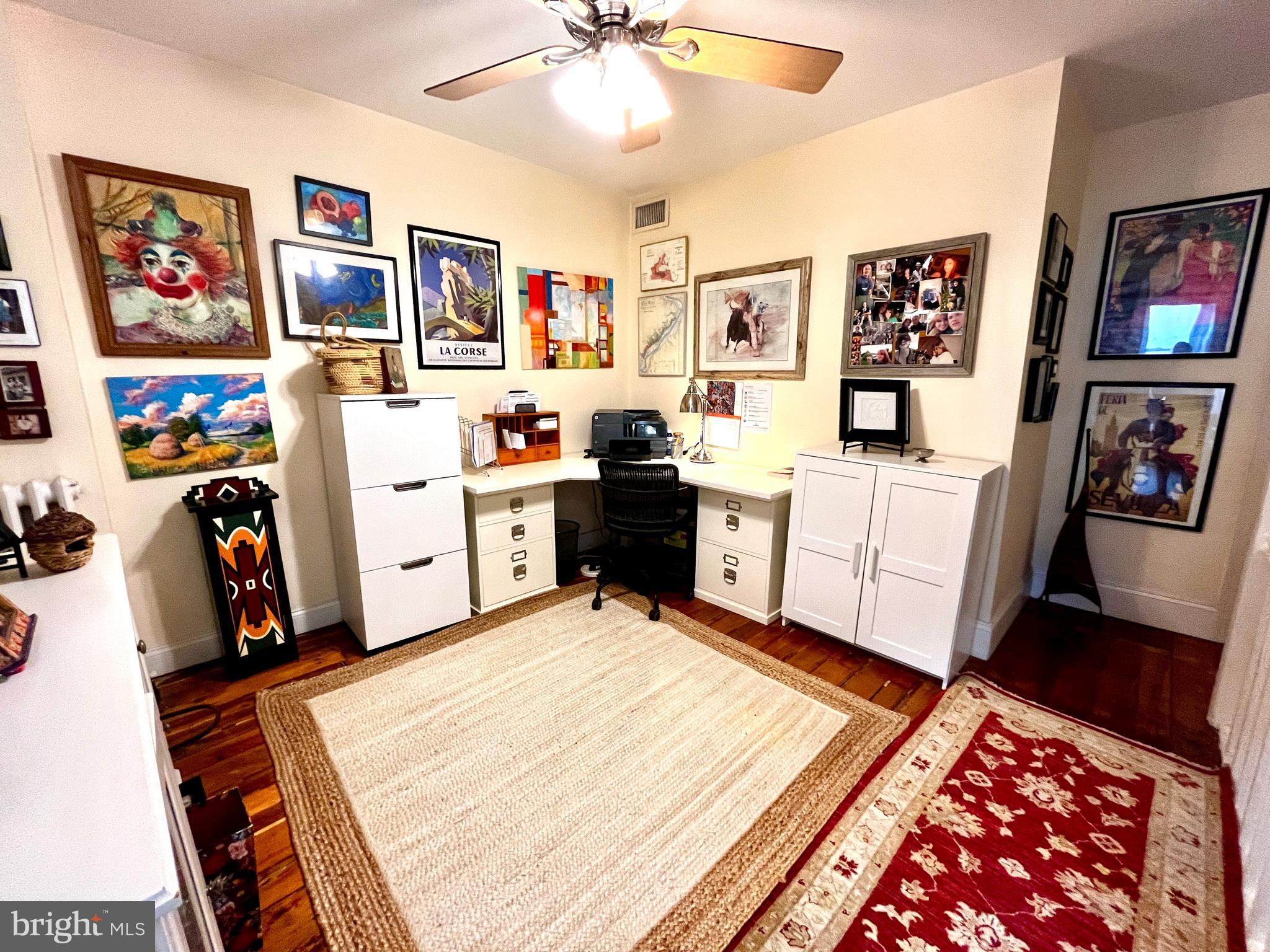 QUEEN VILLAGE - Residential