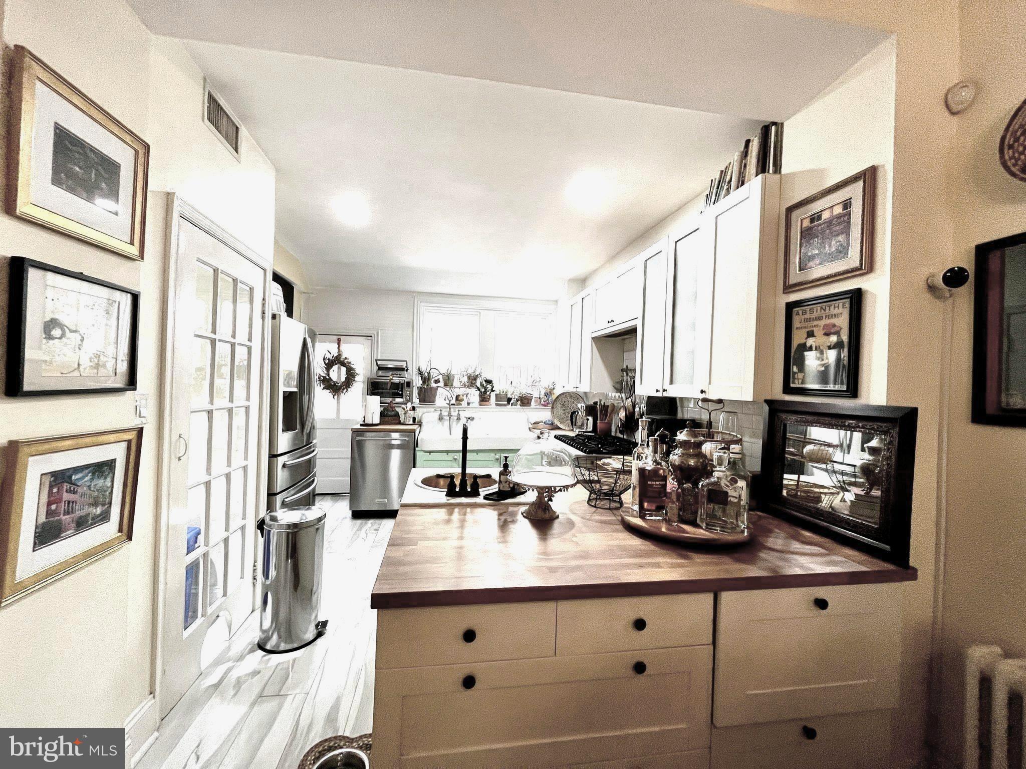 QUEEN VILLAGE - Residential