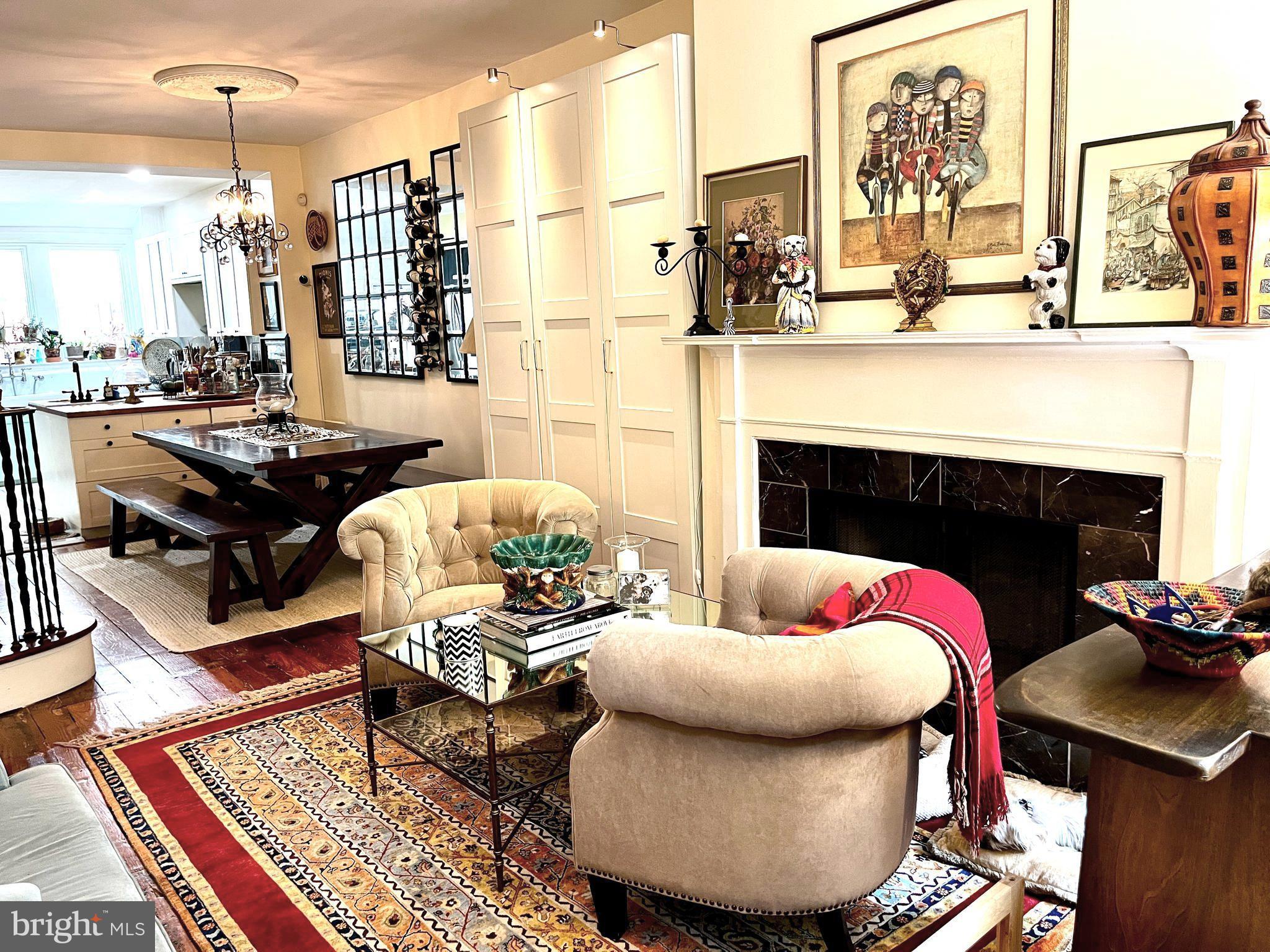 QUEEN VILLAGE - Residential