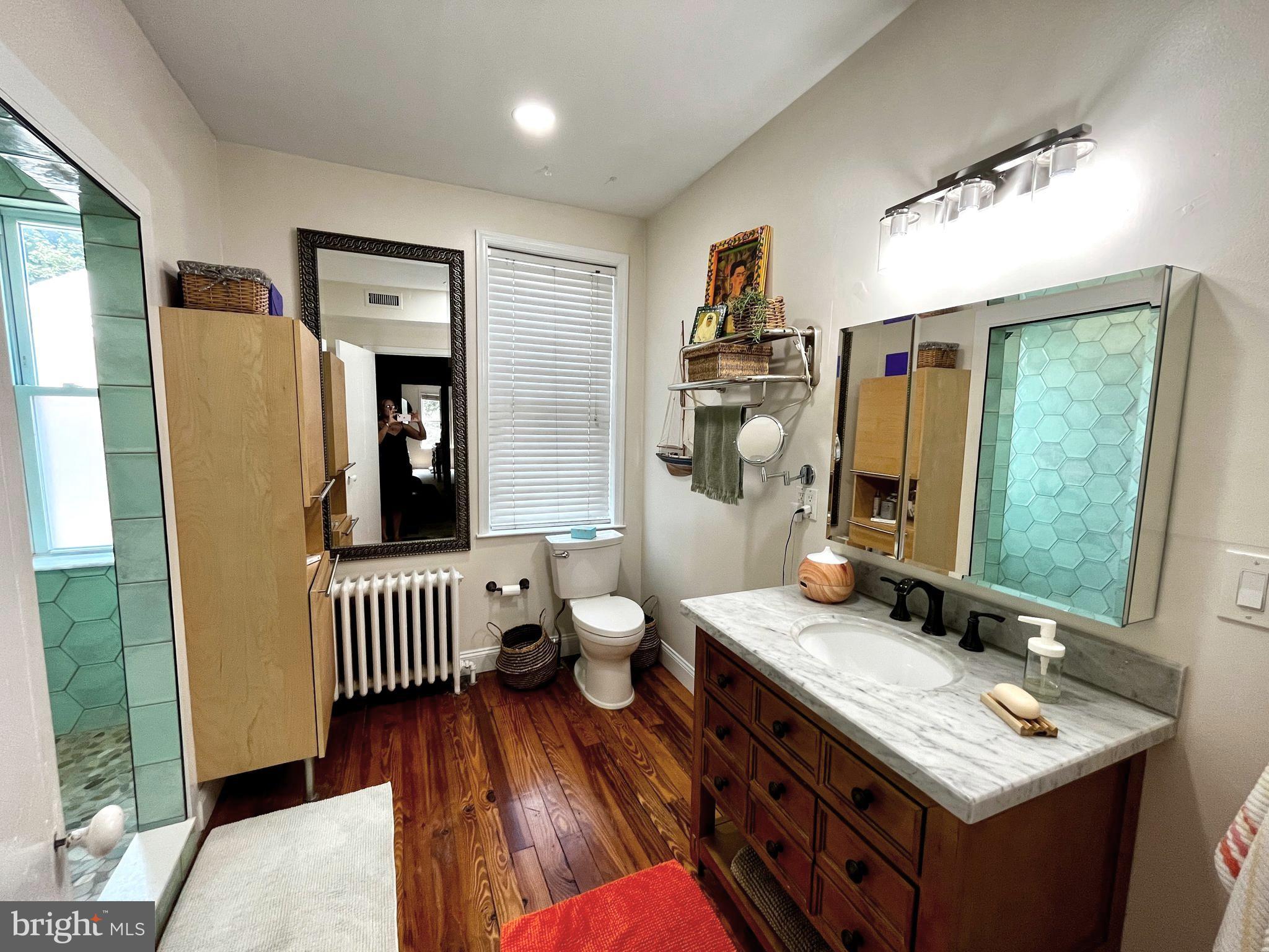 QUEEN VILLAGE - Residential