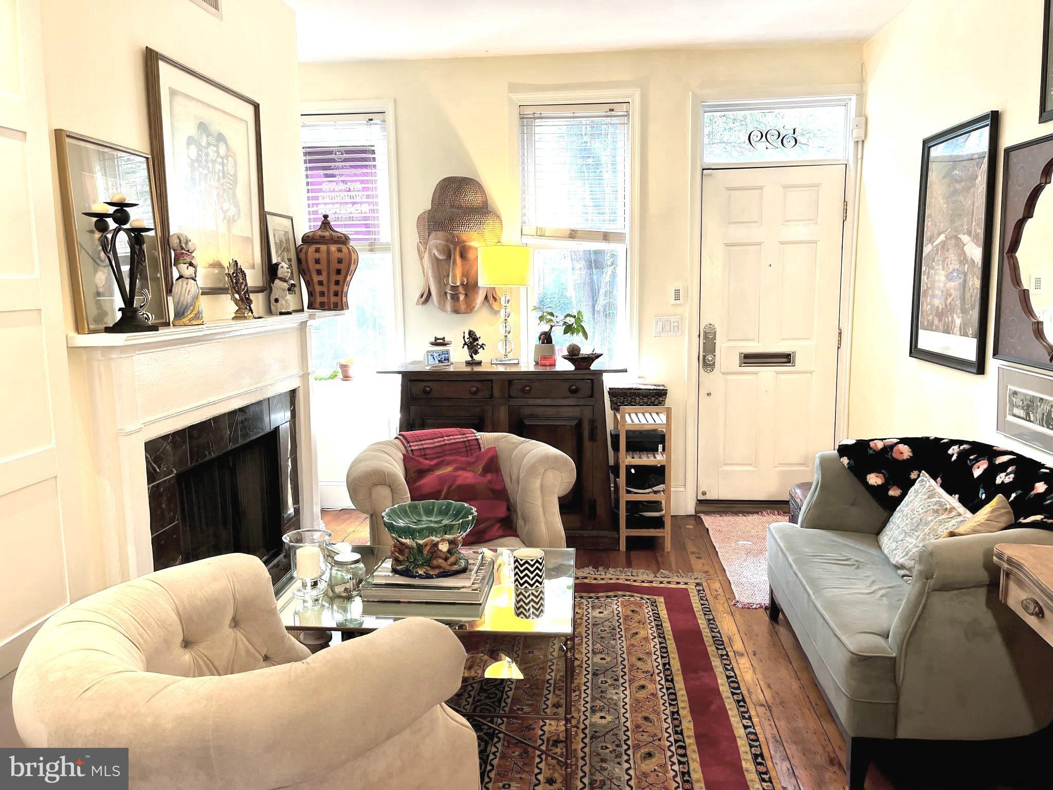 QUEEN VILLAGE - Residential