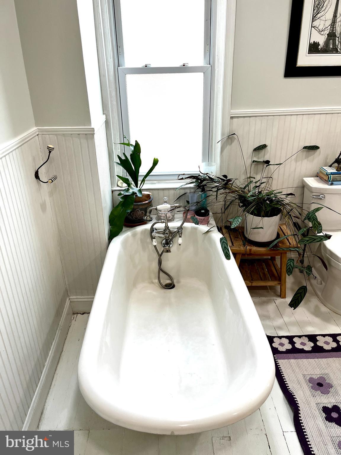 QUEEN VILLAGE - Residential