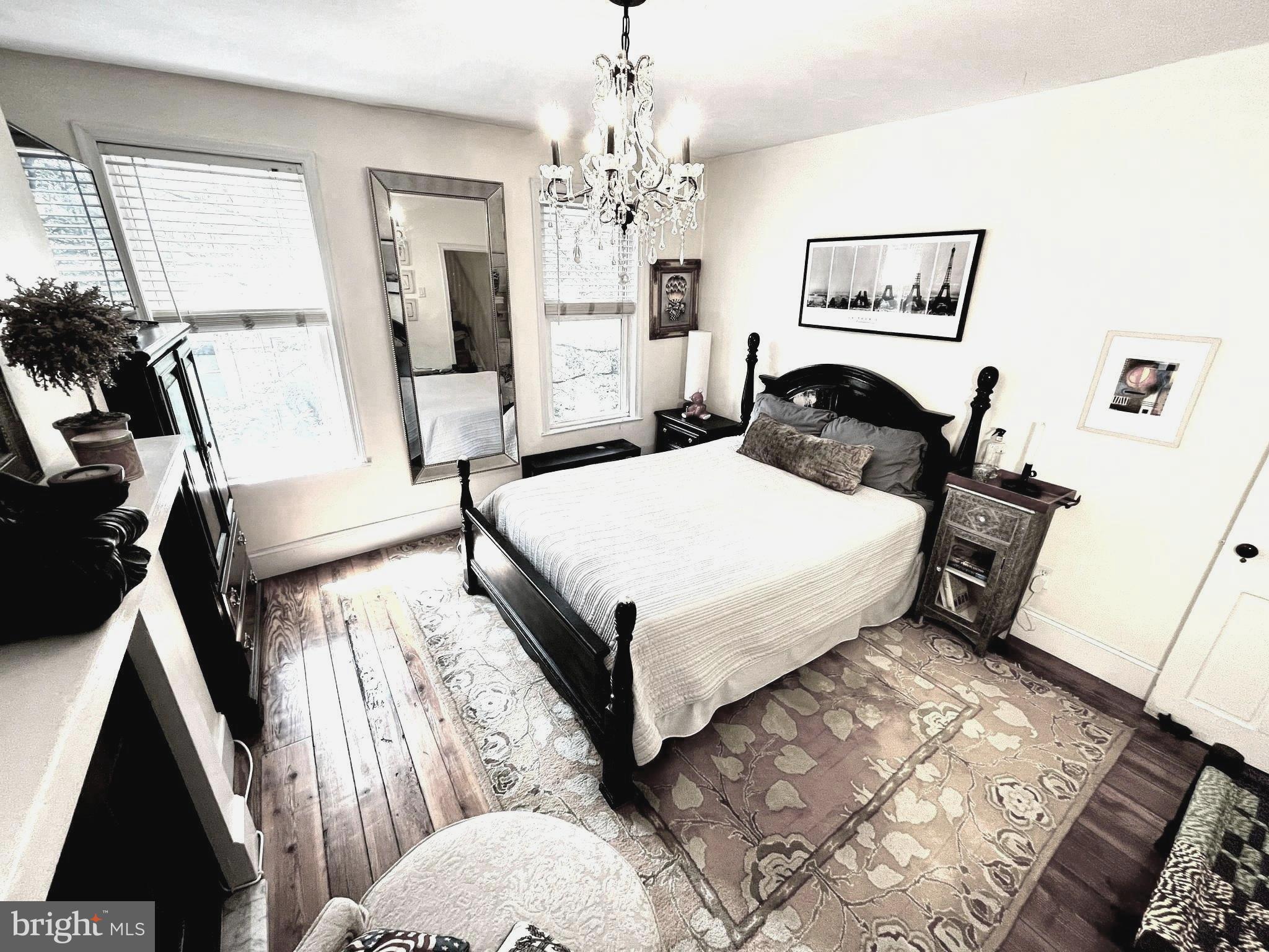 QUEEN VILLAGE - Residential