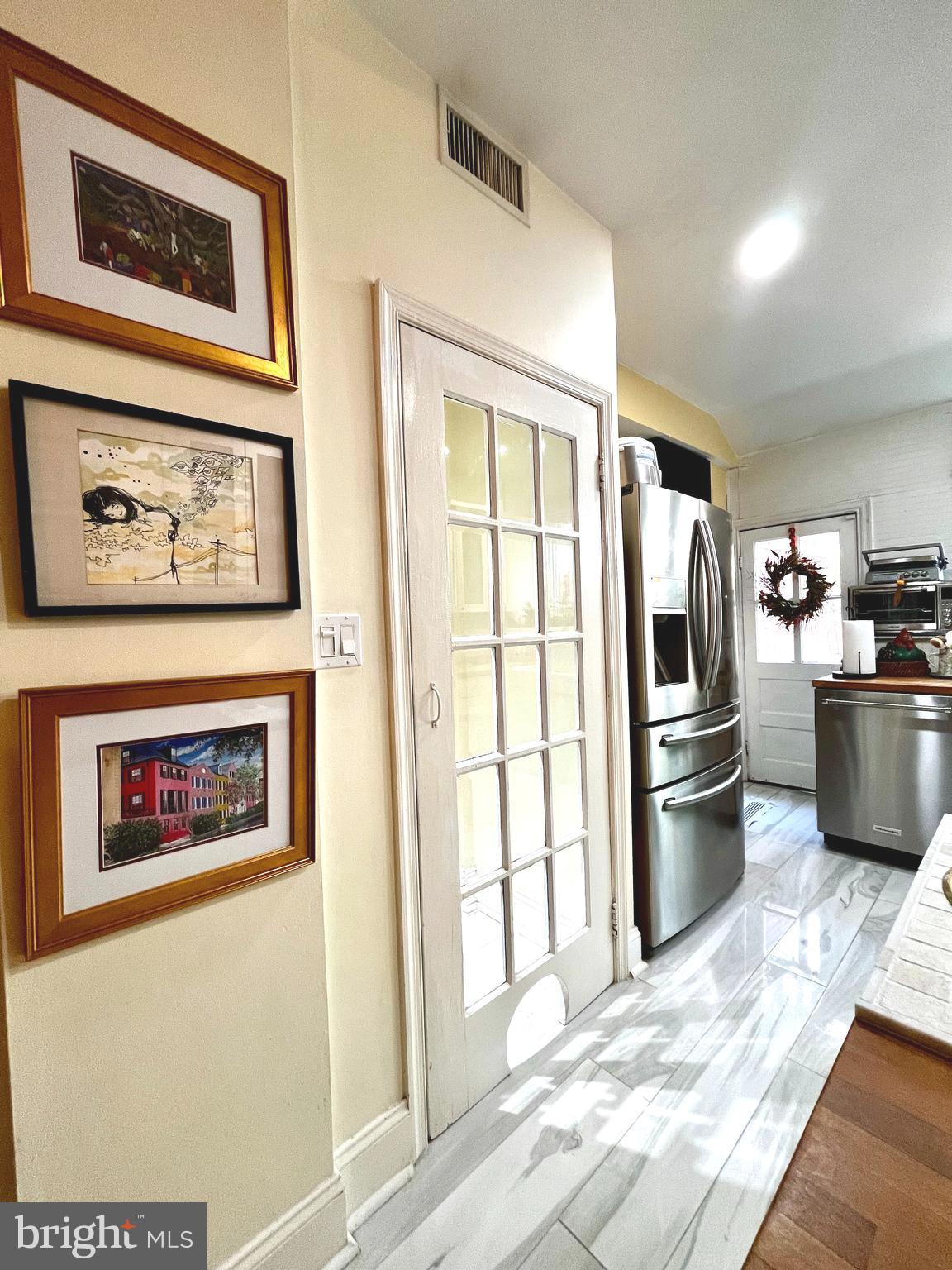 QUEEN VILLAGE - Residential