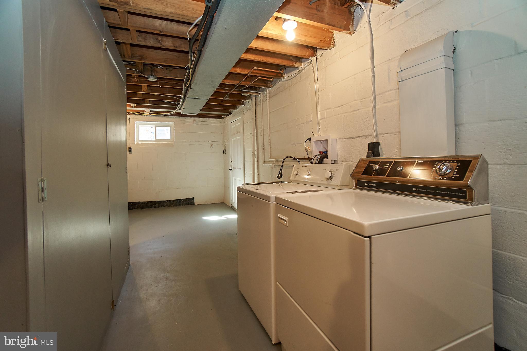 BROYHILL PARK - Residential