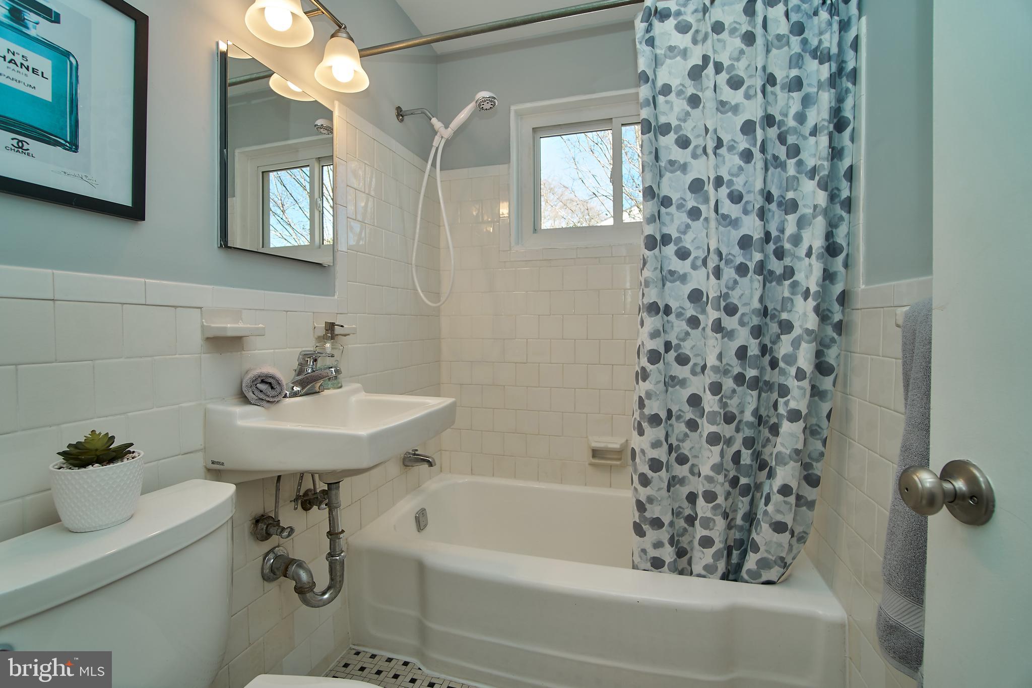 BROYHILL PARK - Residential