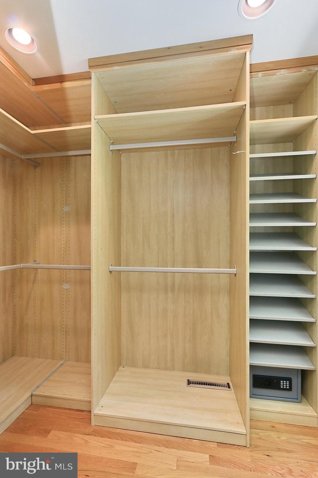 MIDDLERIDGE - Residential