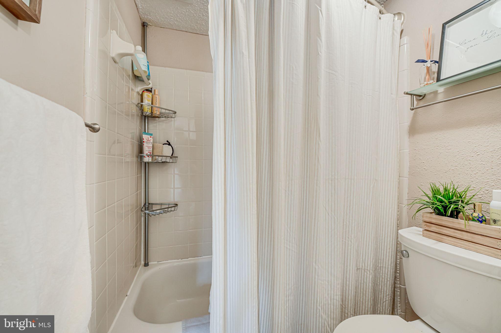 FOUNTAINS AT MCLEAN - Residential