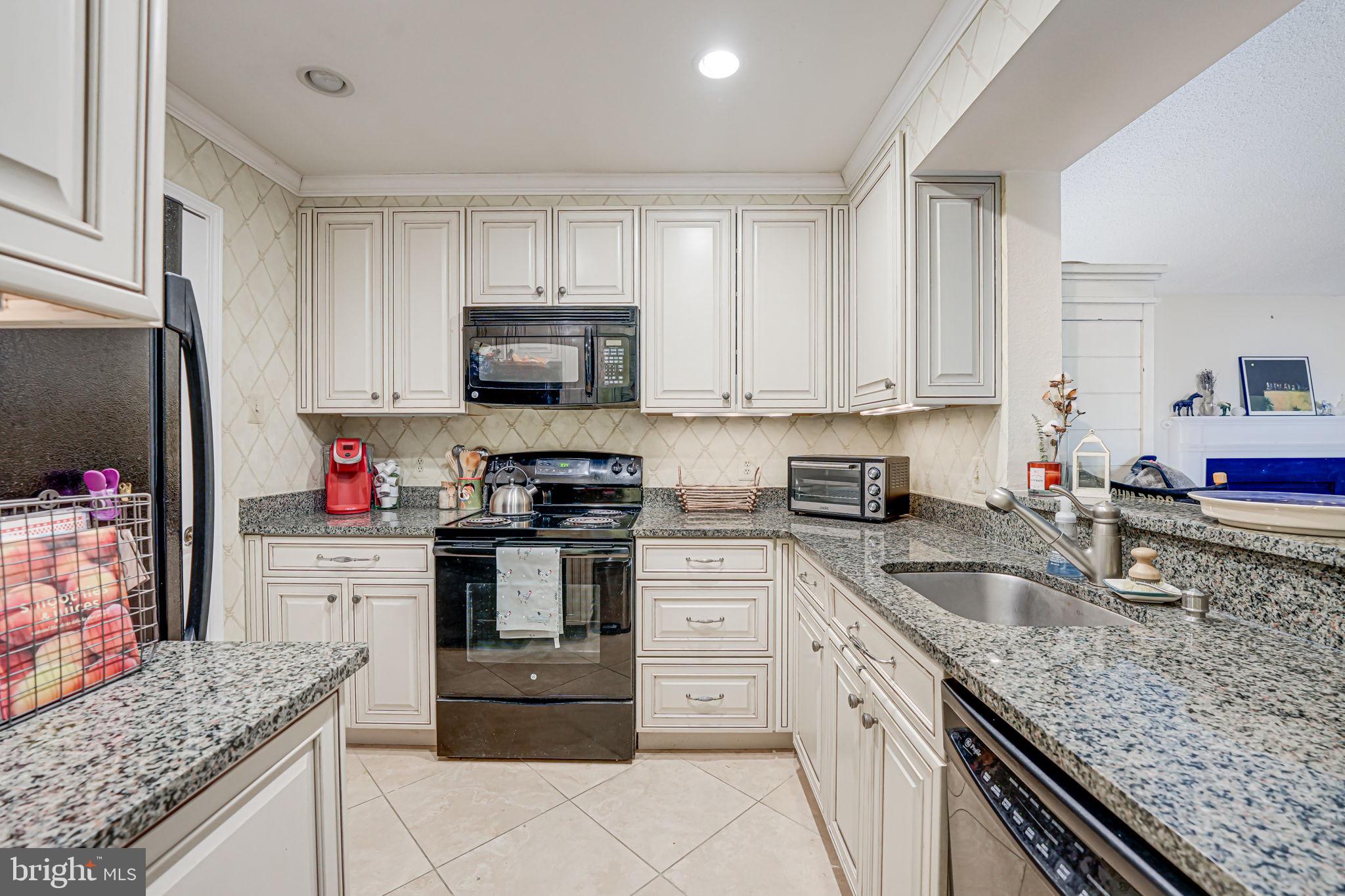 FOUNTAINS AT MCLEAN - Residential