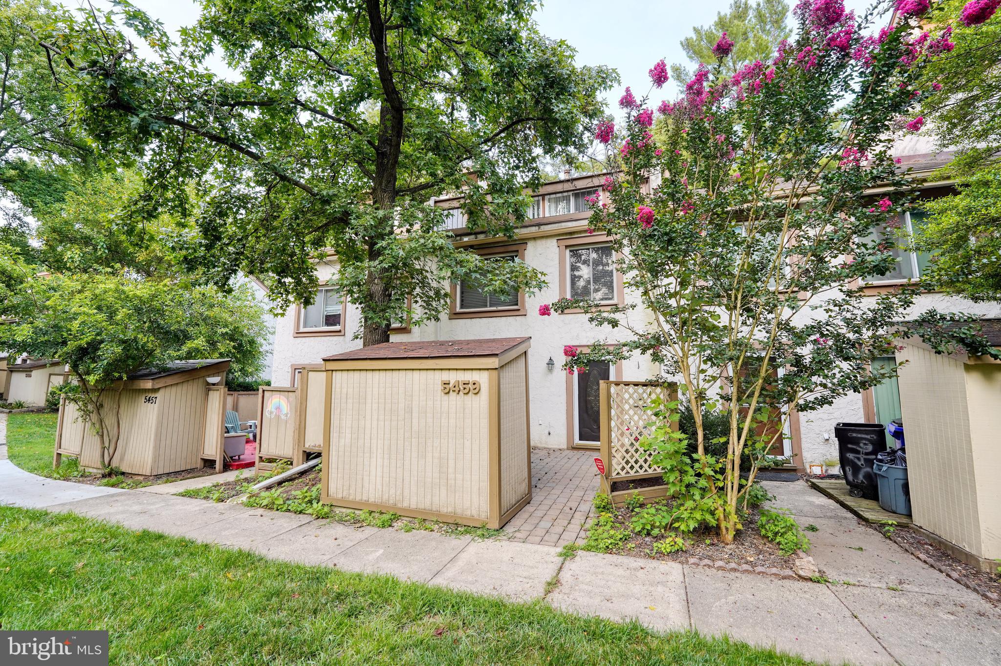 HOBBITS GLEN - Residential