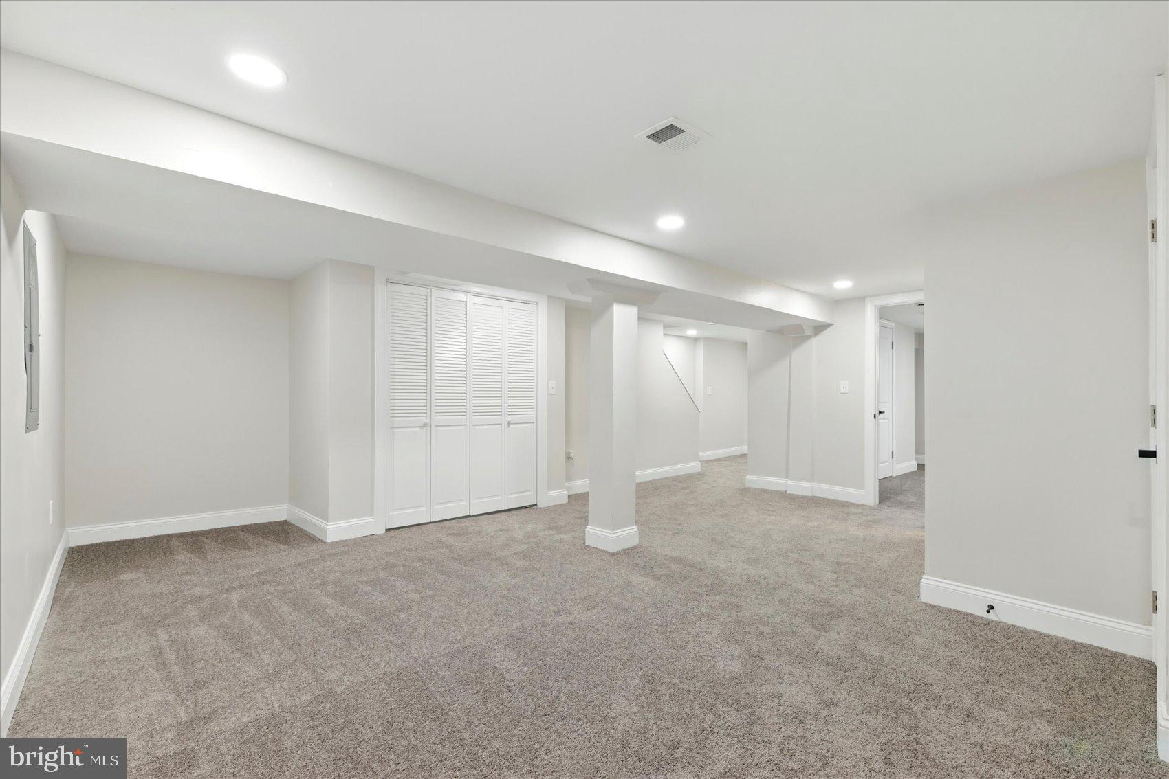 EVERGREEN LAWN - Residential
