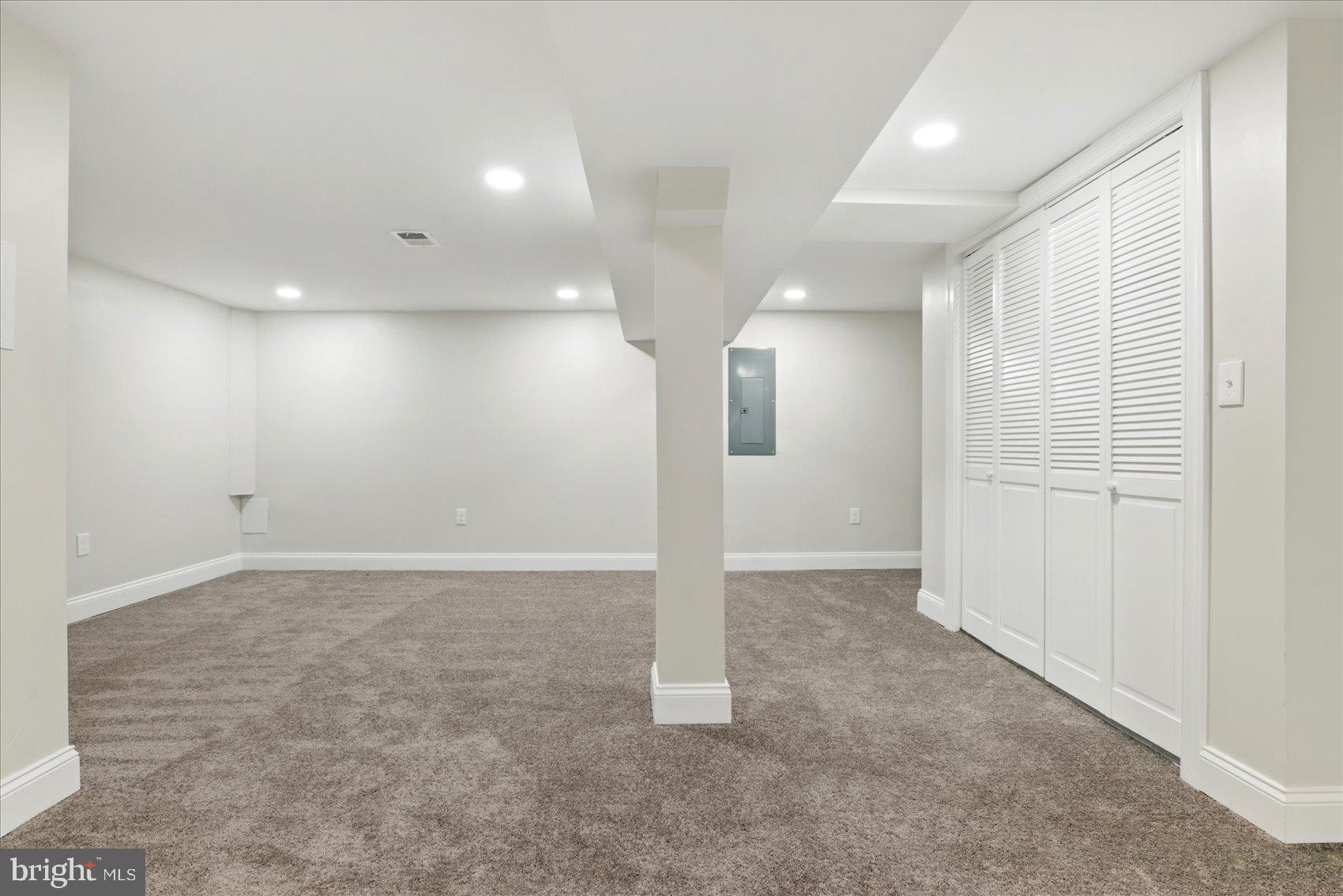EVERGREEN LAWN - Residential