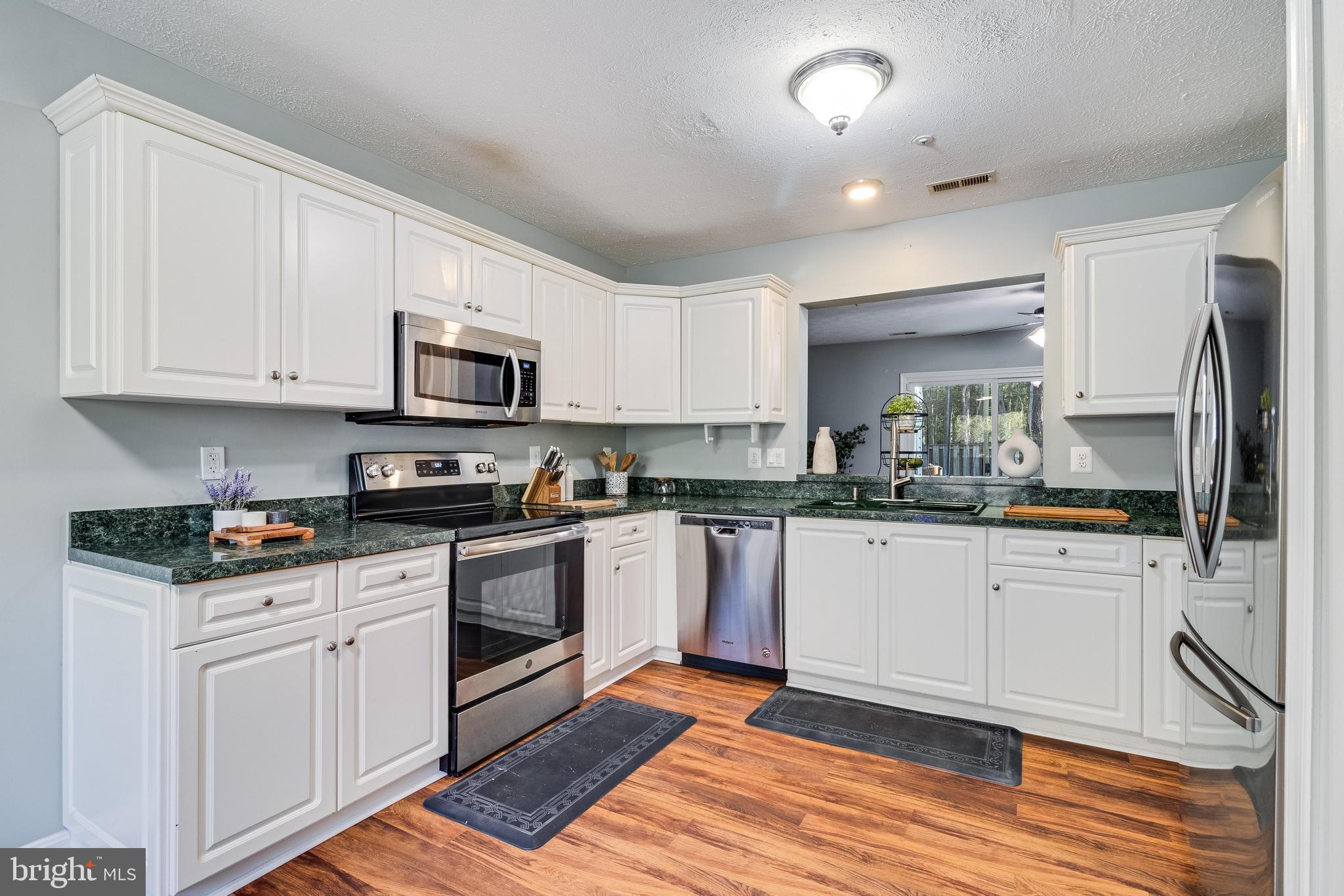 PICKETTS HARBOR - Residential