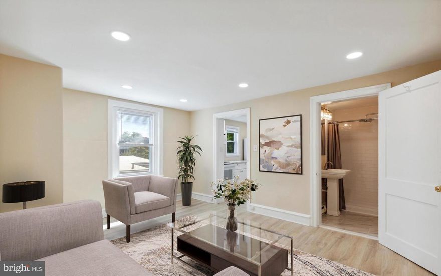 Newly renovated apartment in 4 story building. Located in a quiet area of Phoenixville borough, just around the corner from the main street with all the restaurants and activities. Beautiful parks in the area with biking and running trails along the picturesque river scenery.  Come to live in a modern vibe with a blended in history.
Section 8 is accepted