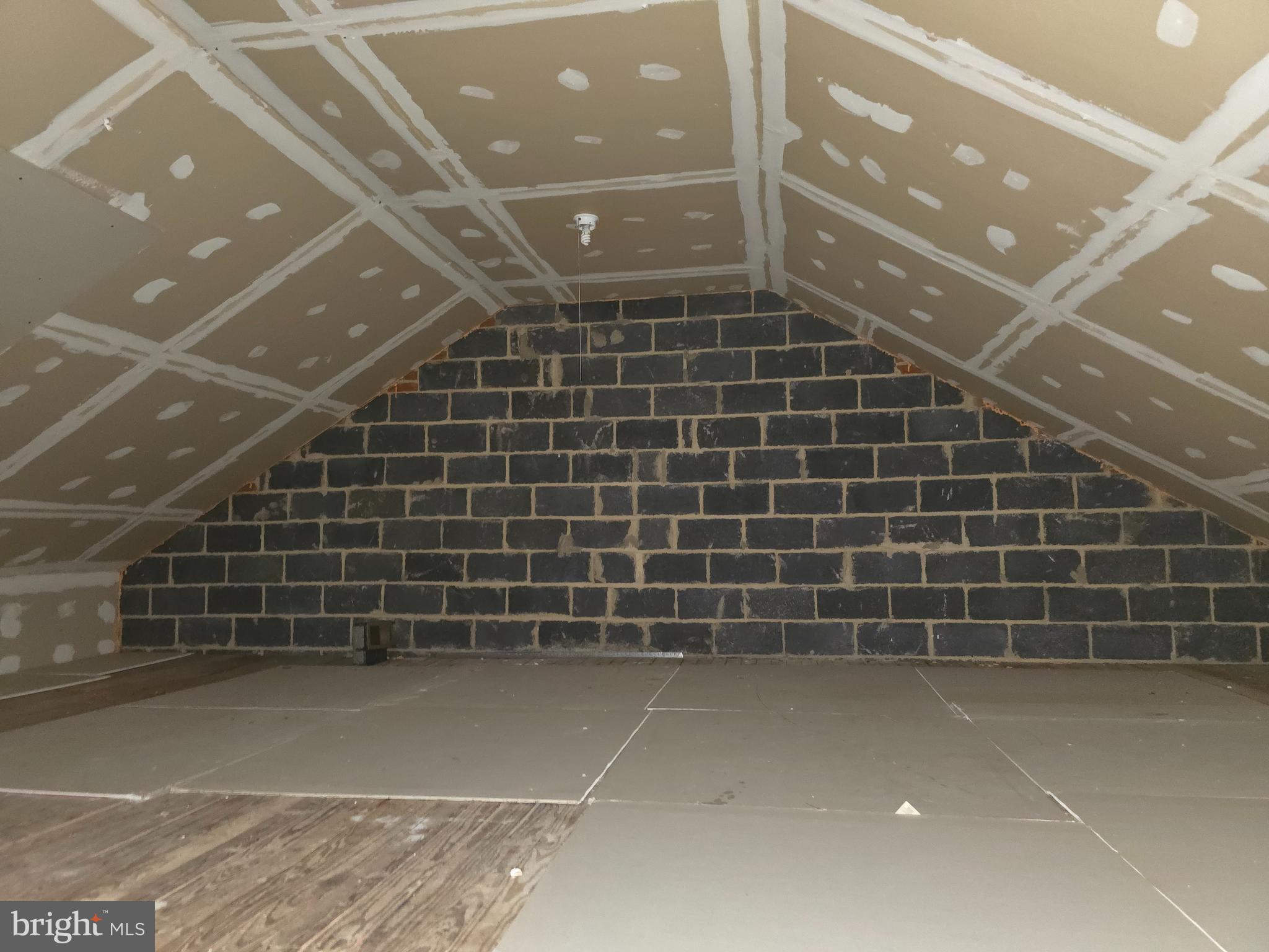 WOODBOURNE HEIGHTS - Residential