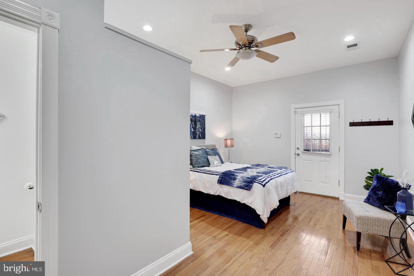 RIVERSIDE - Residential Lease