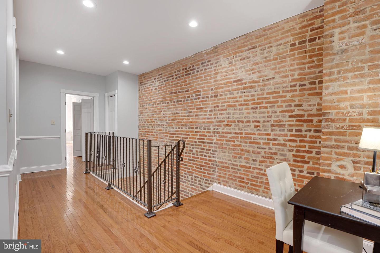 RIVERSIDE - Residential Lease