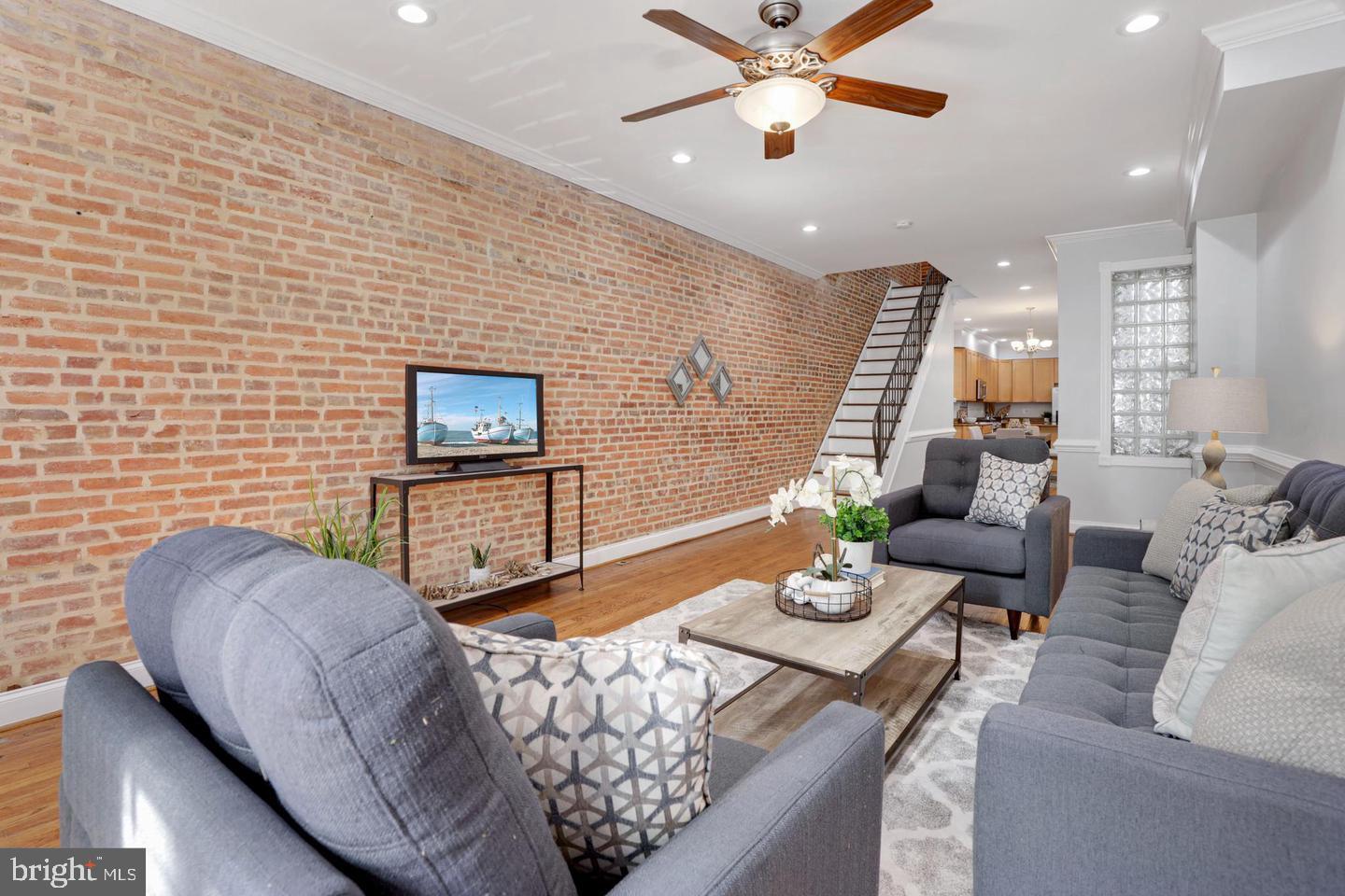 RIVERSIDE - Residential Lease