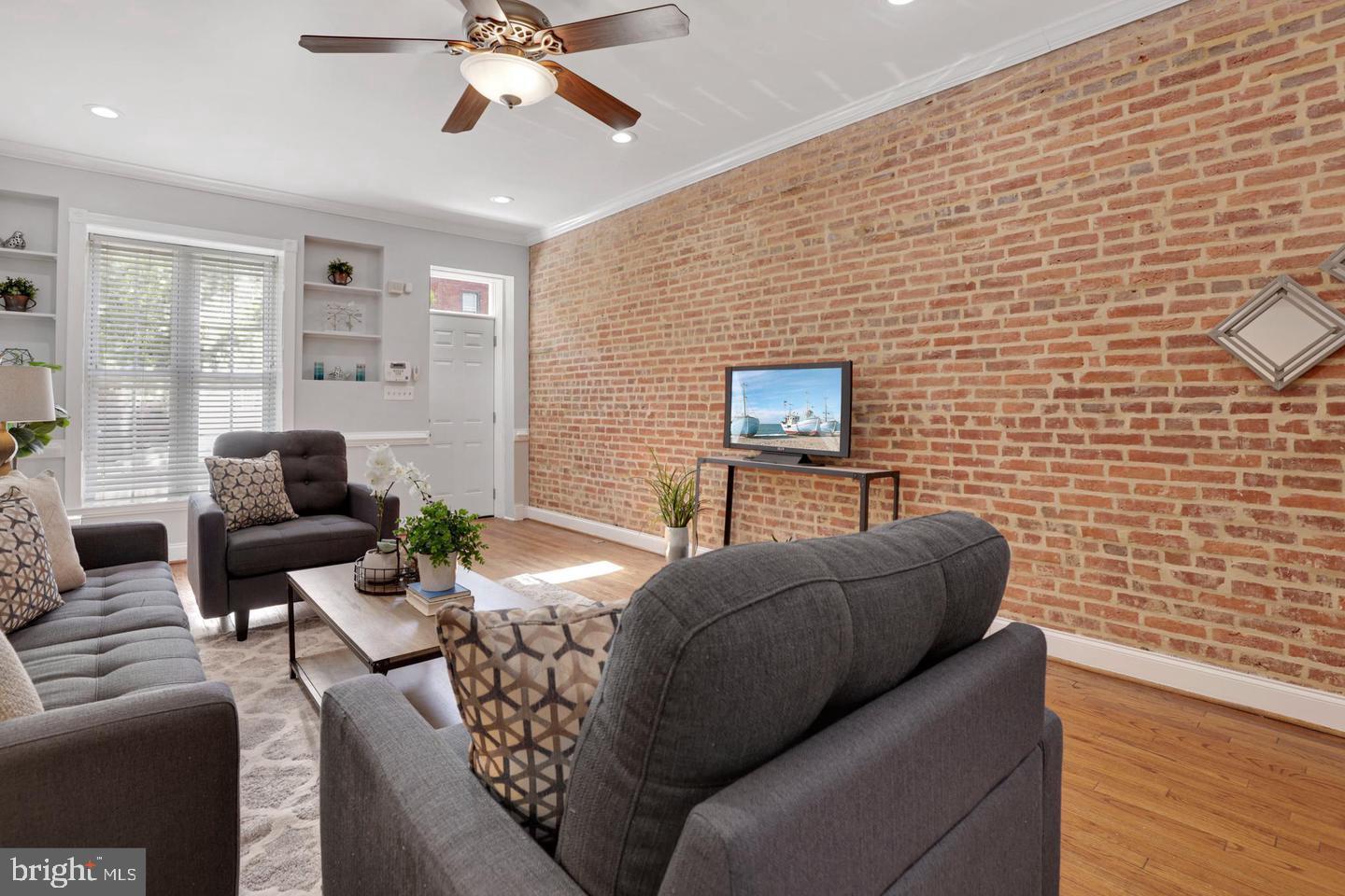 RIVERSIDE - Residential Lease