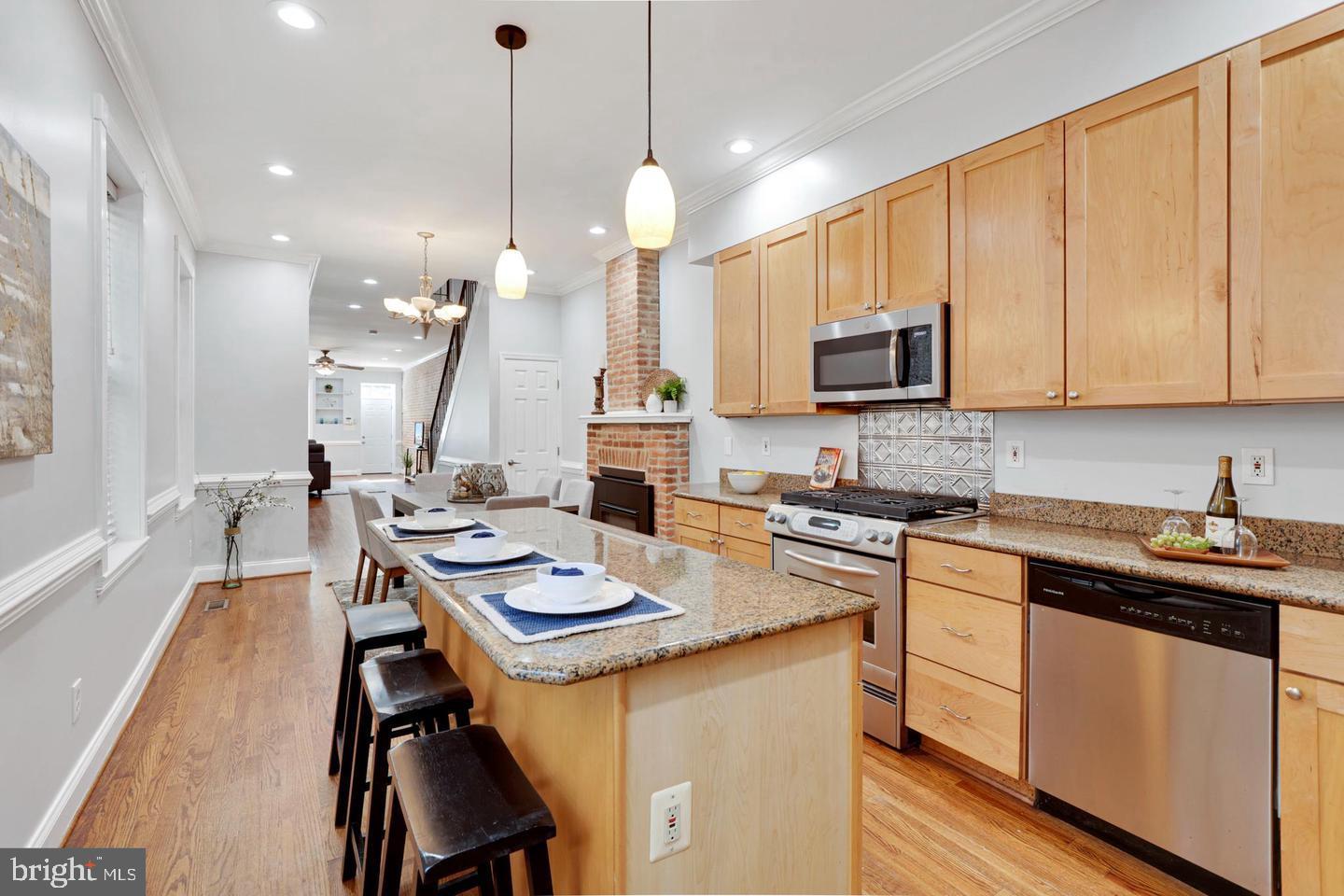 RIVERSIDE - Residential Lease