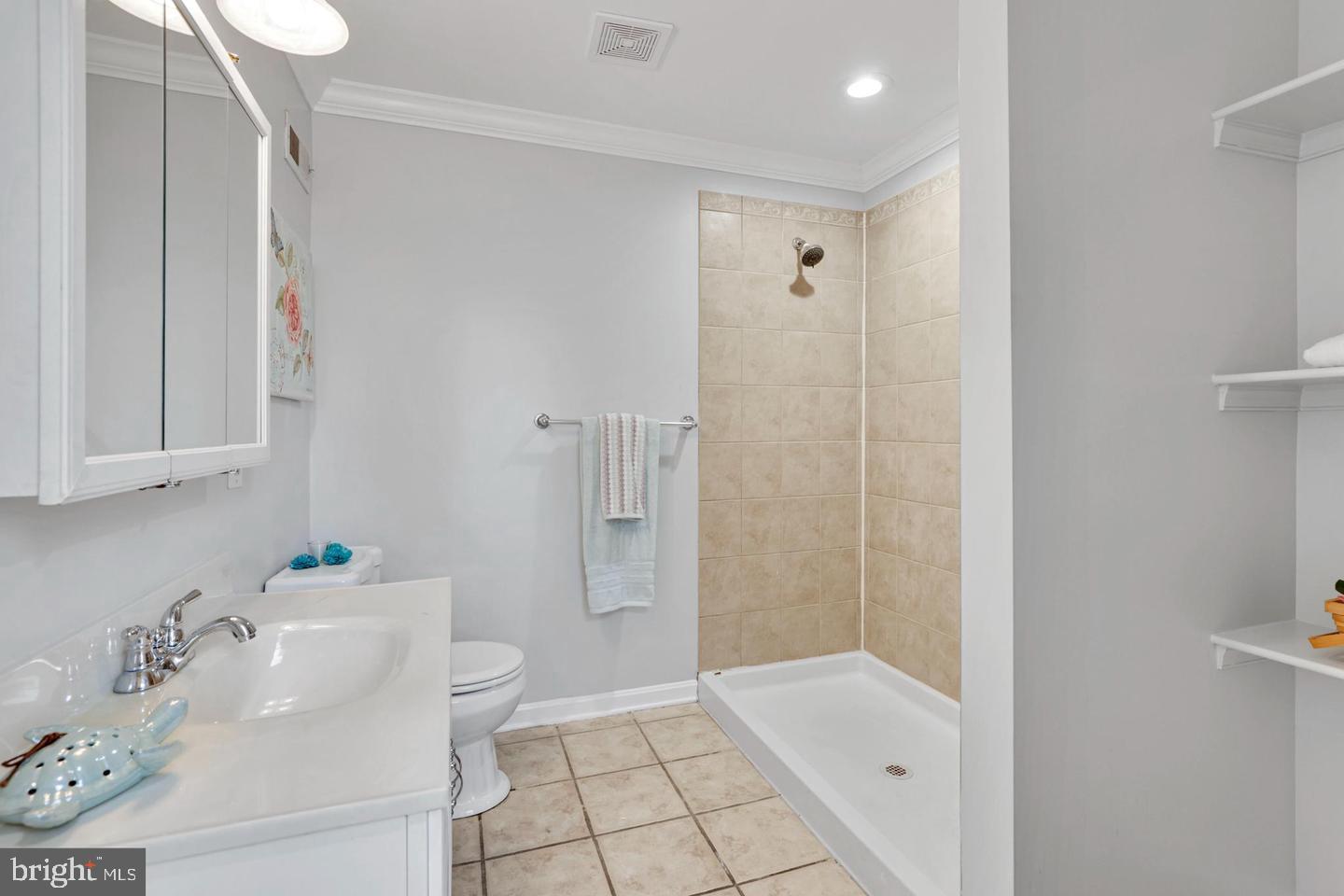 RIVERSIDE - Residential Lease