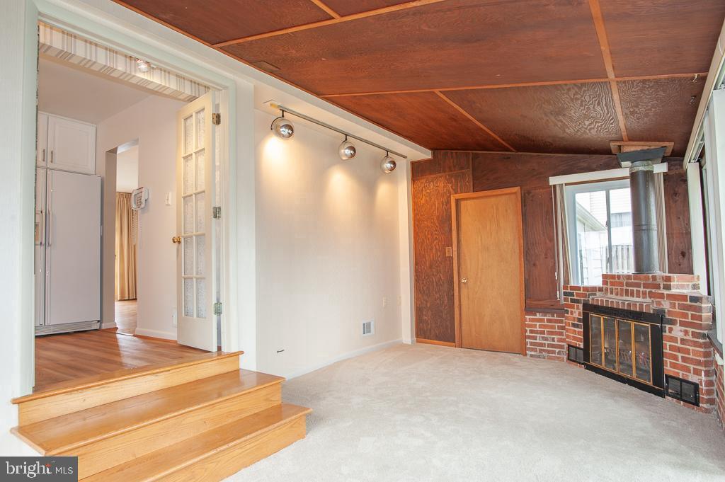 SUNNY RIDGE ESTATES - Residential Lease