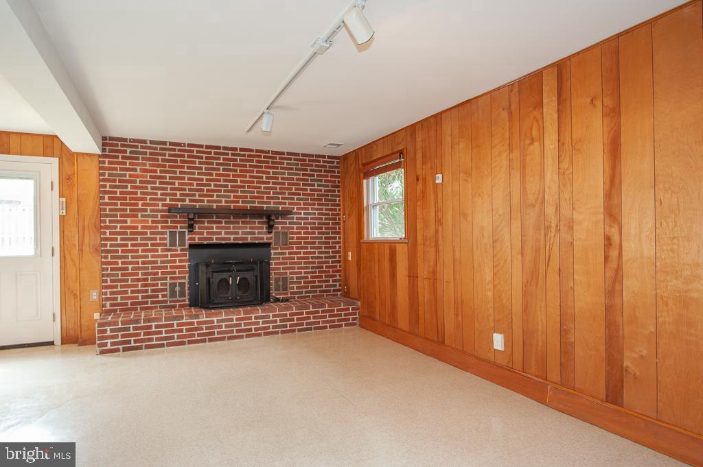 SUNNY RIDGE ESTATES - Residential Lease