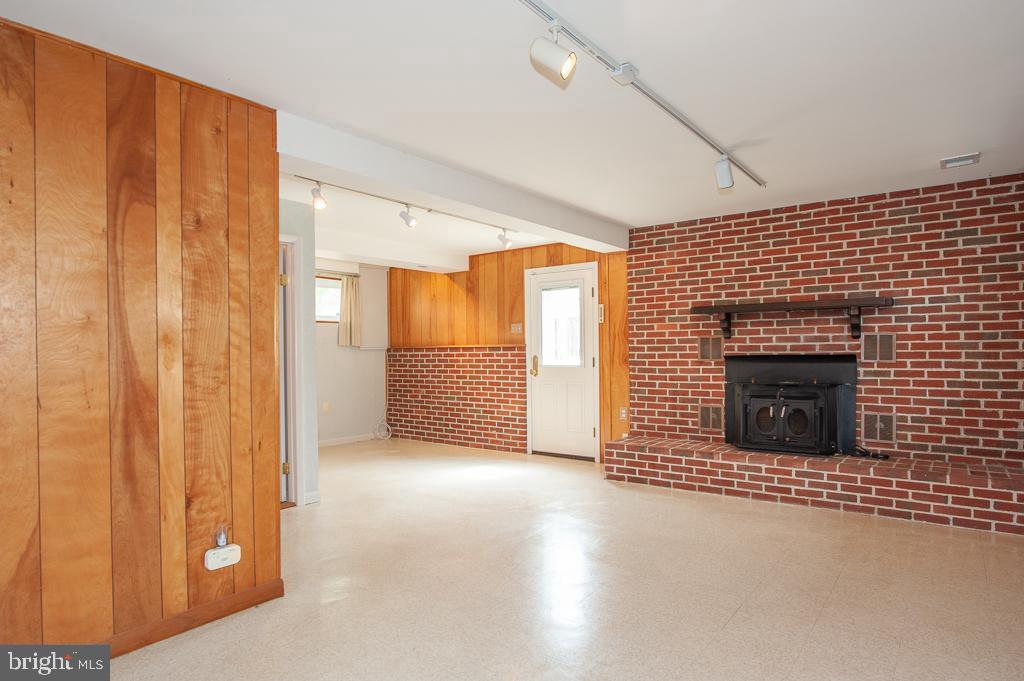 SUNNY RIDGE ESTATES - Residential Lease