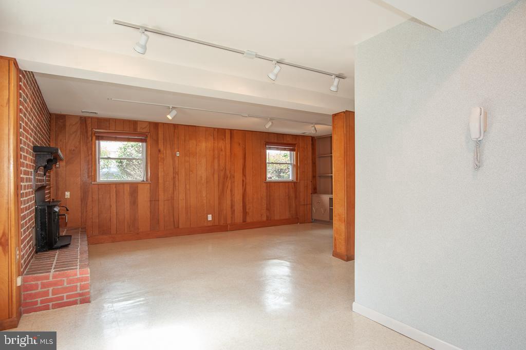 SUNNY RIDGE ESTATES - Residential Lease