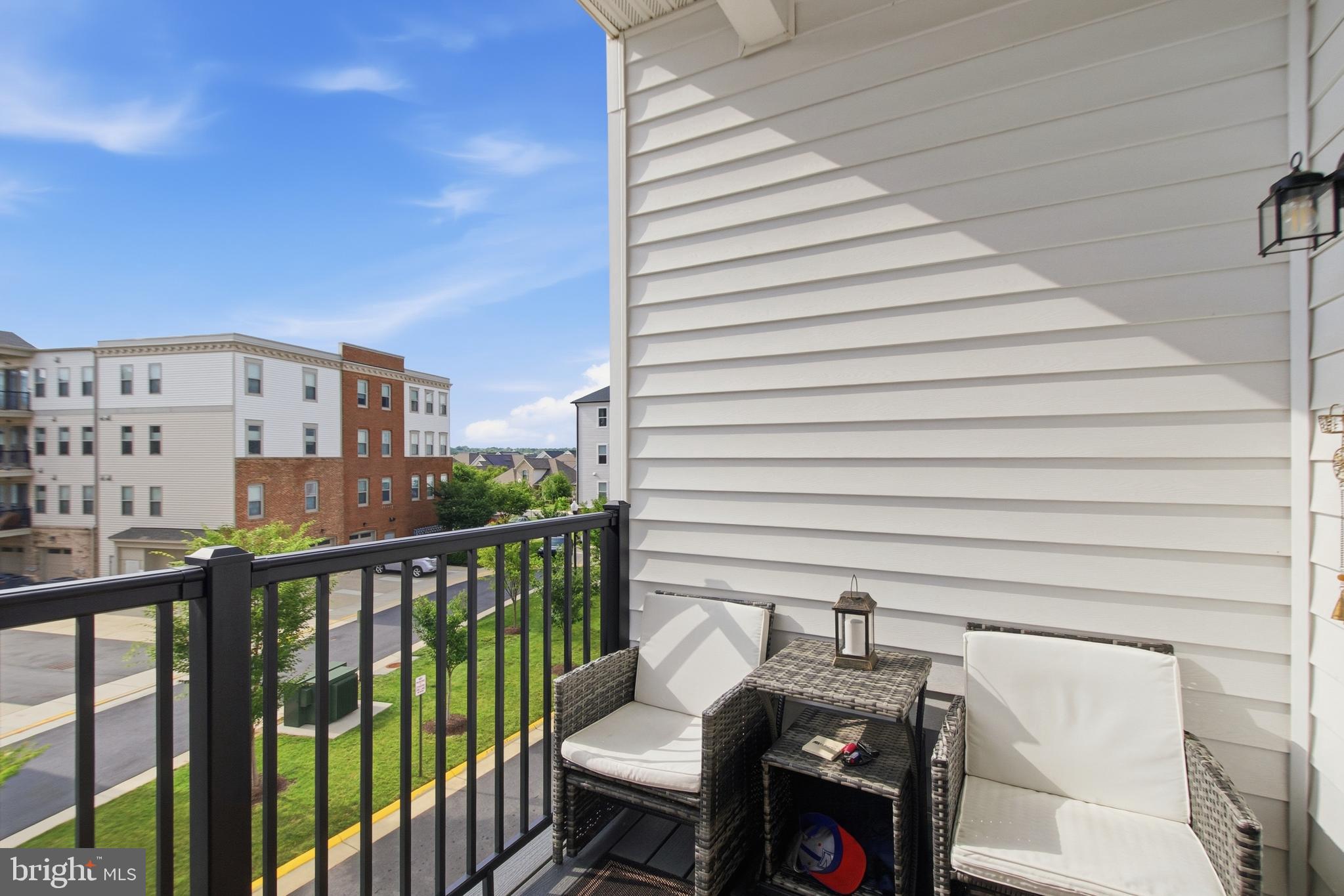 23639 GOLDEN EMBERS SQUARE 302