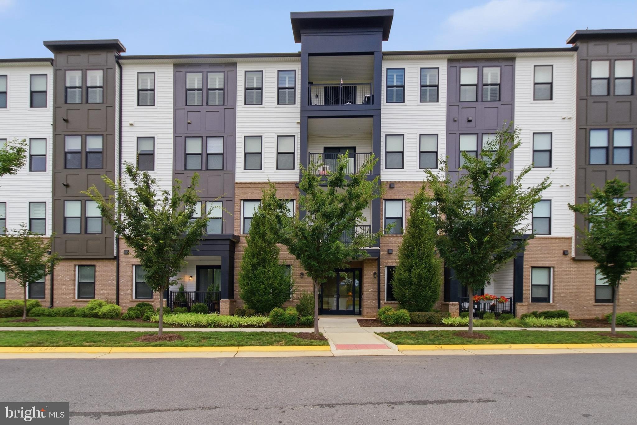 23639 GOLDEN EMBERS SQUARE 302