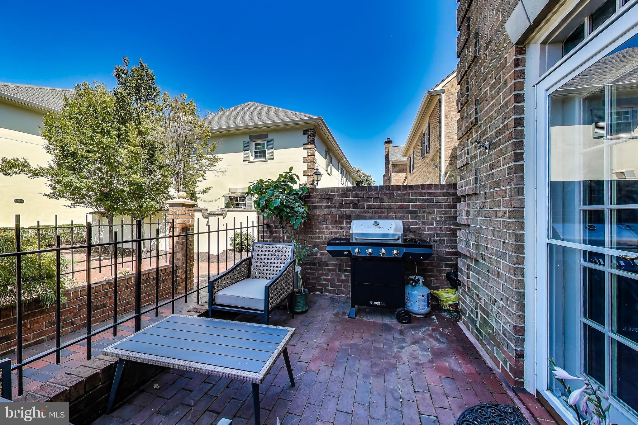 1000 N ROYAL STREET