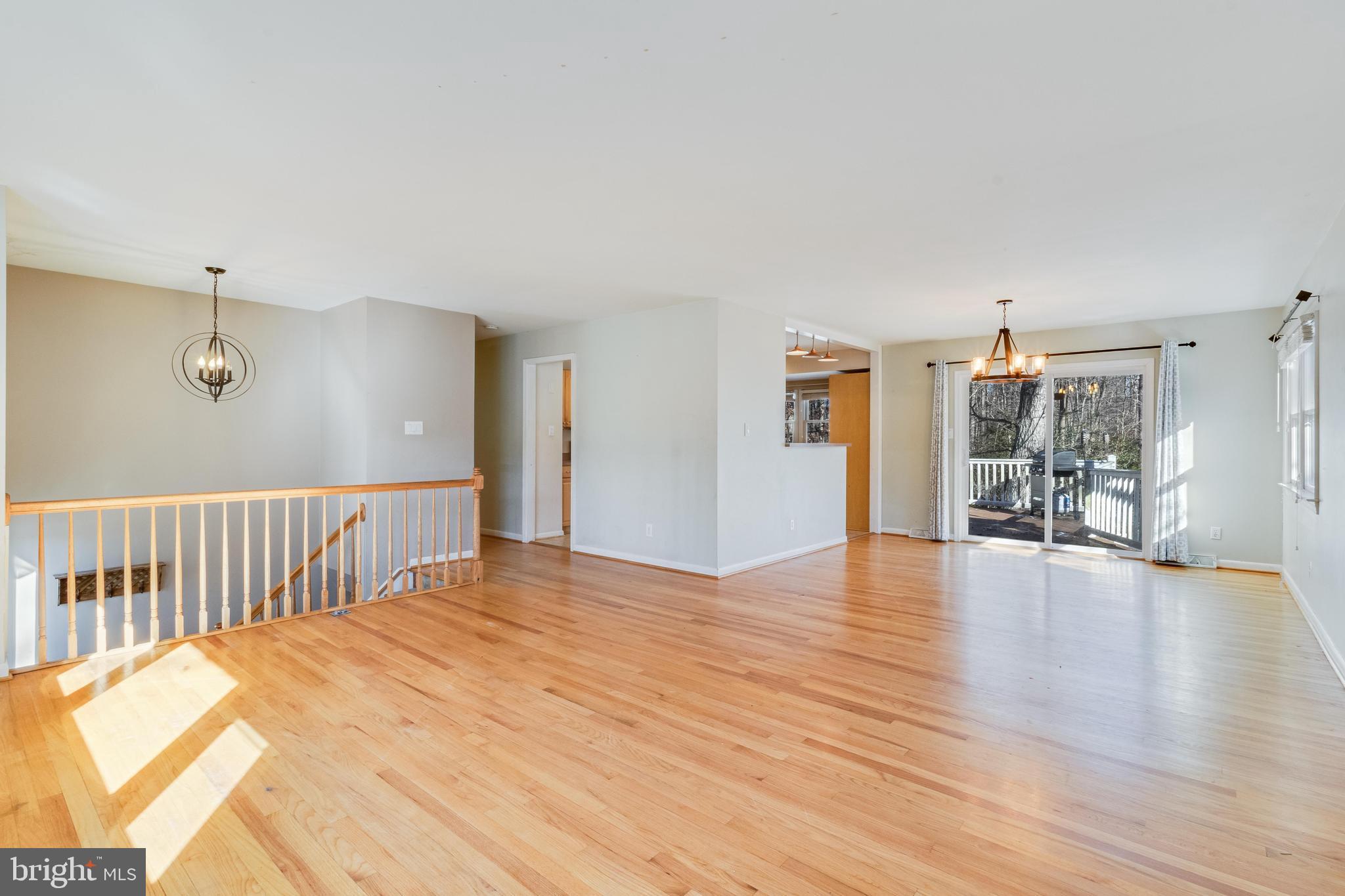 KINGSTON MANOR - Residential