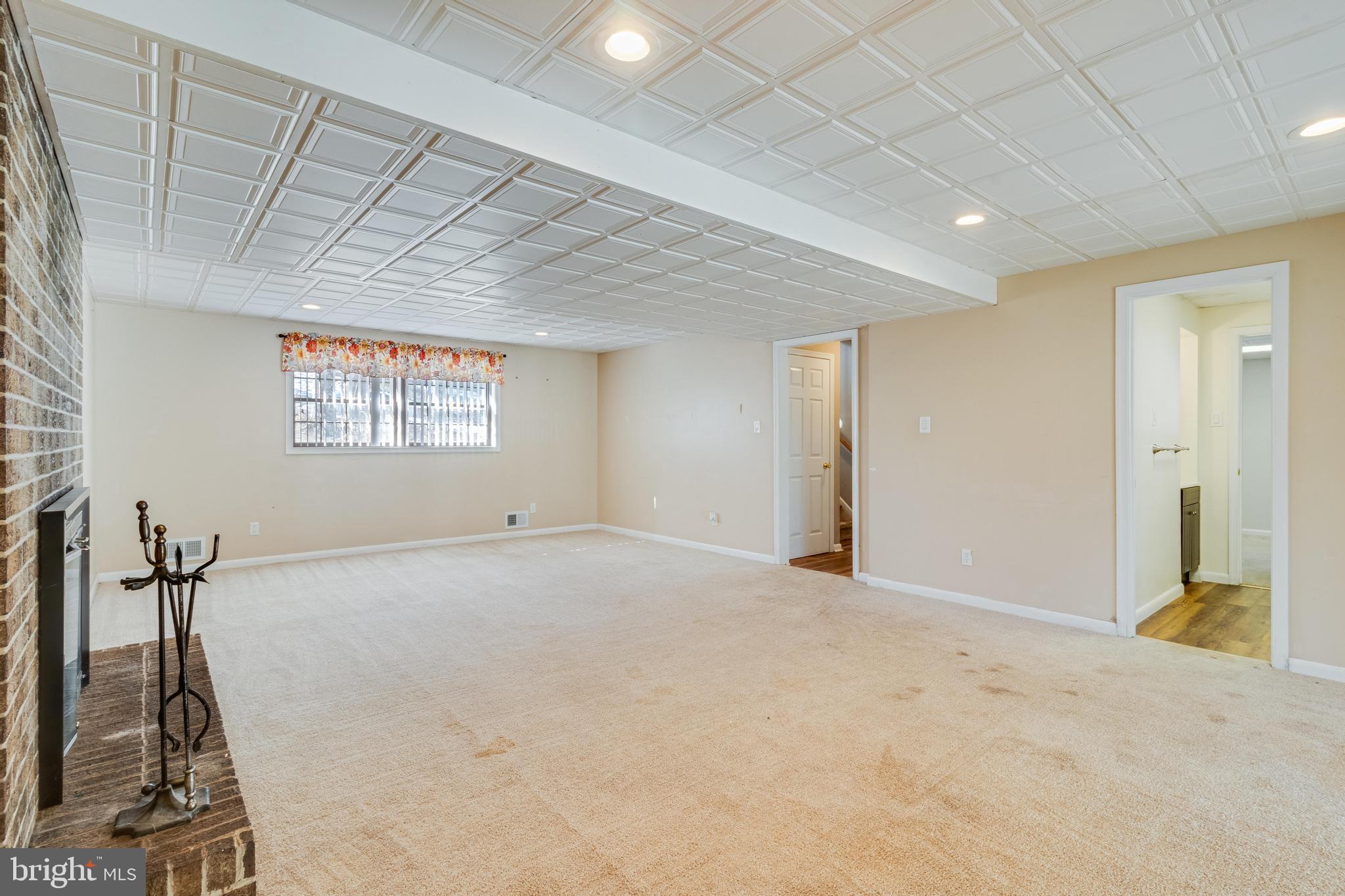 KINGSTON MANOR - Residential