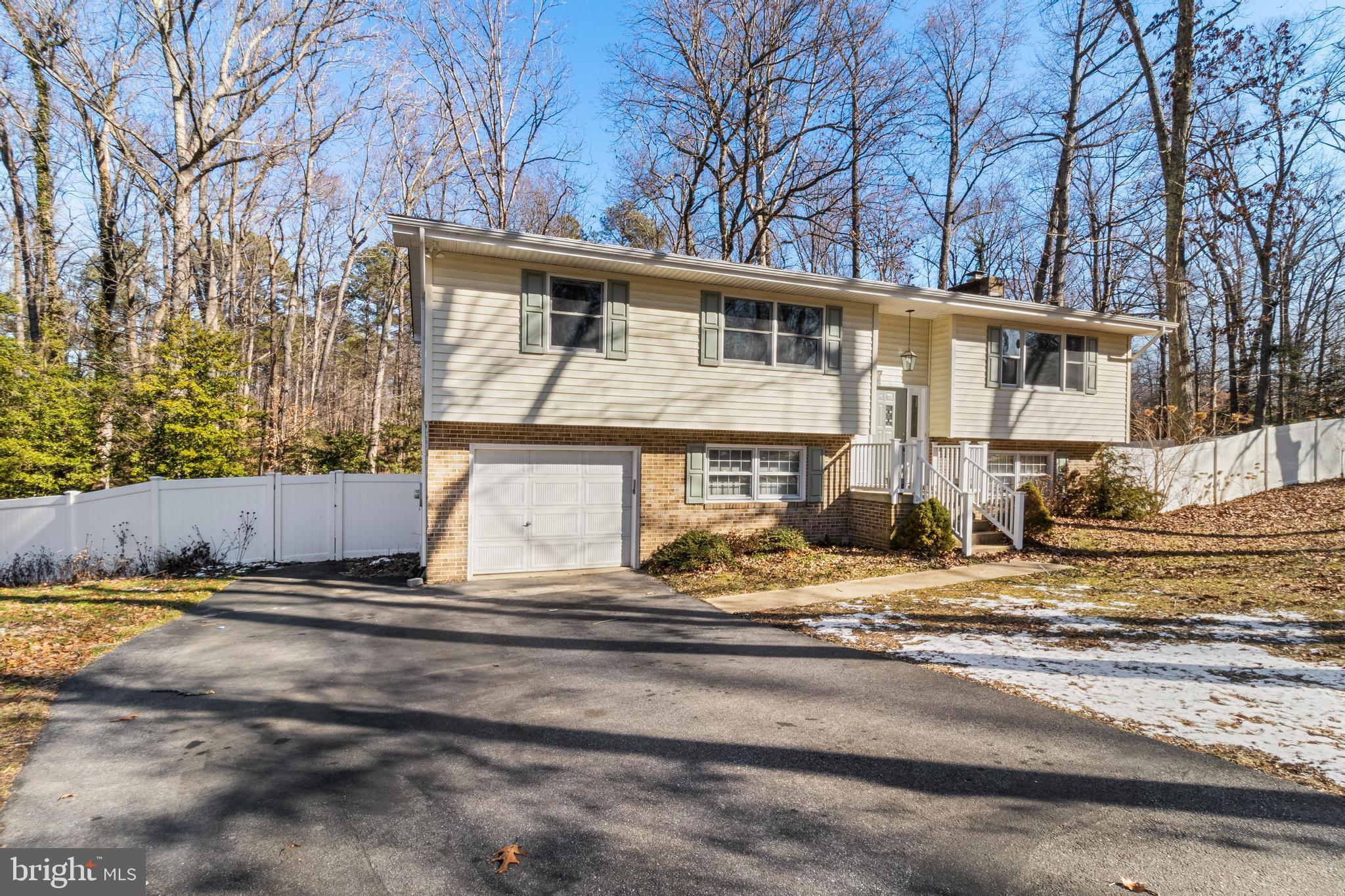 KINGSTON MANOR - Residential