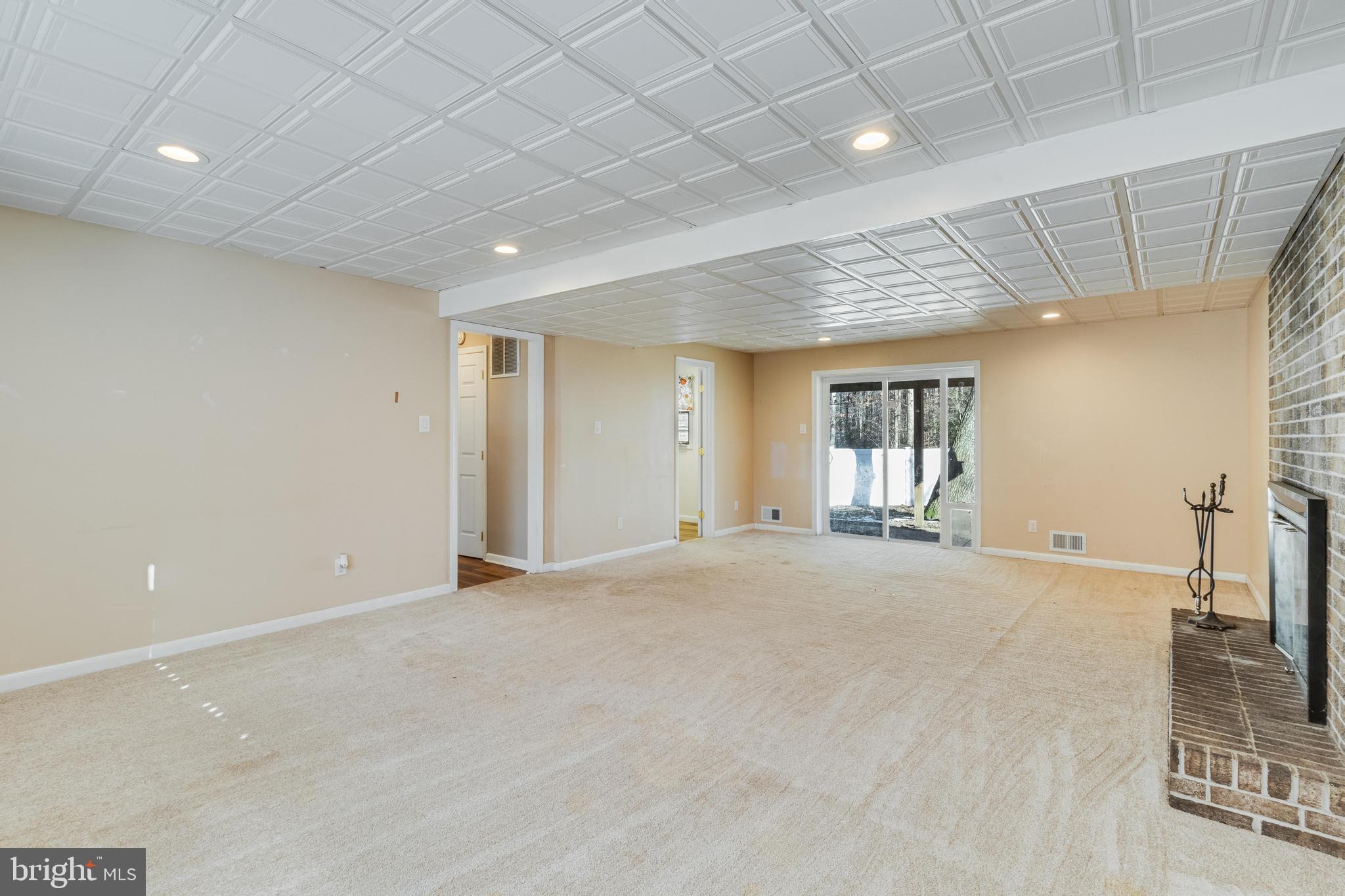 KINGSTON MANOR - Residential