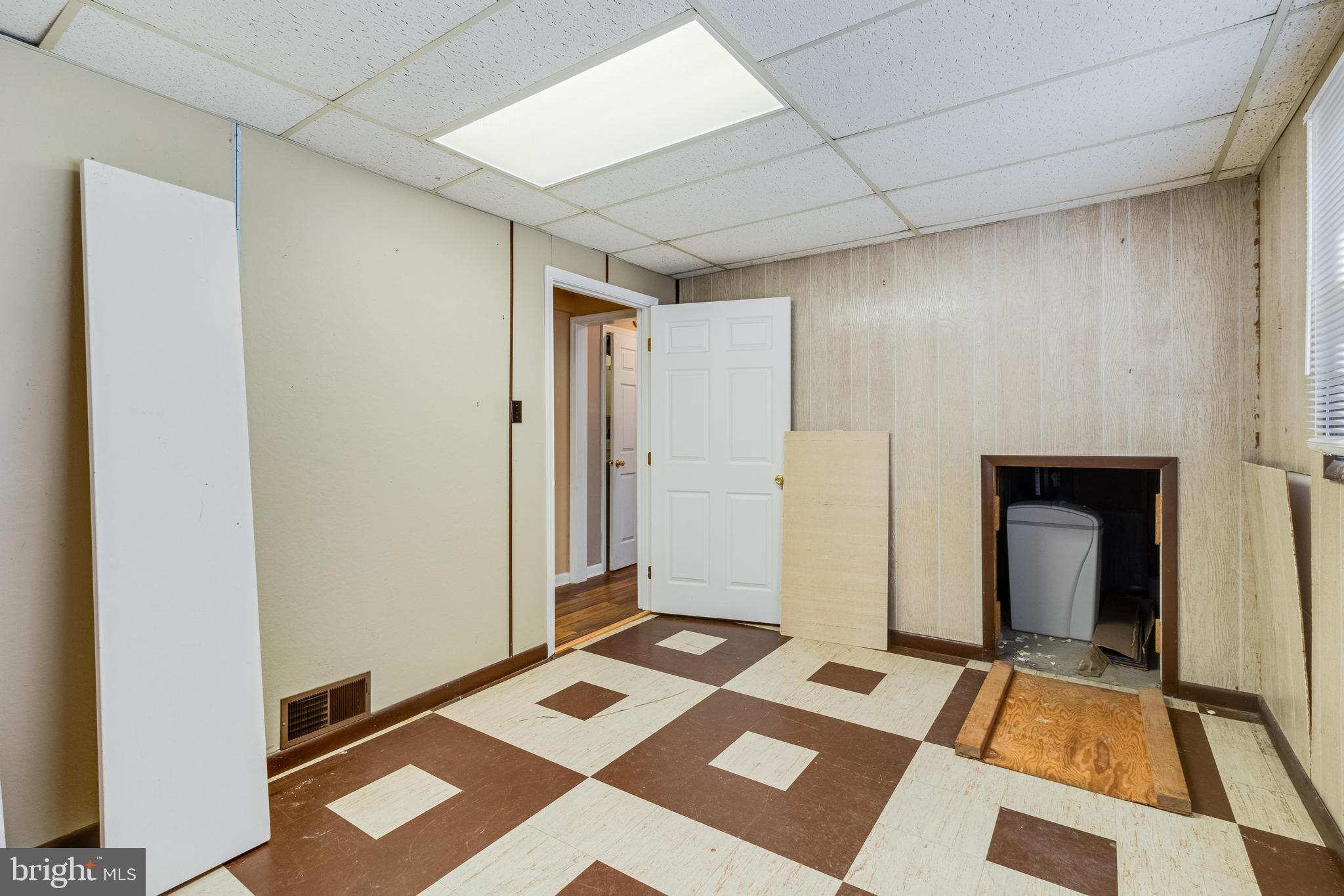 KINGSTON MANOR - Residential