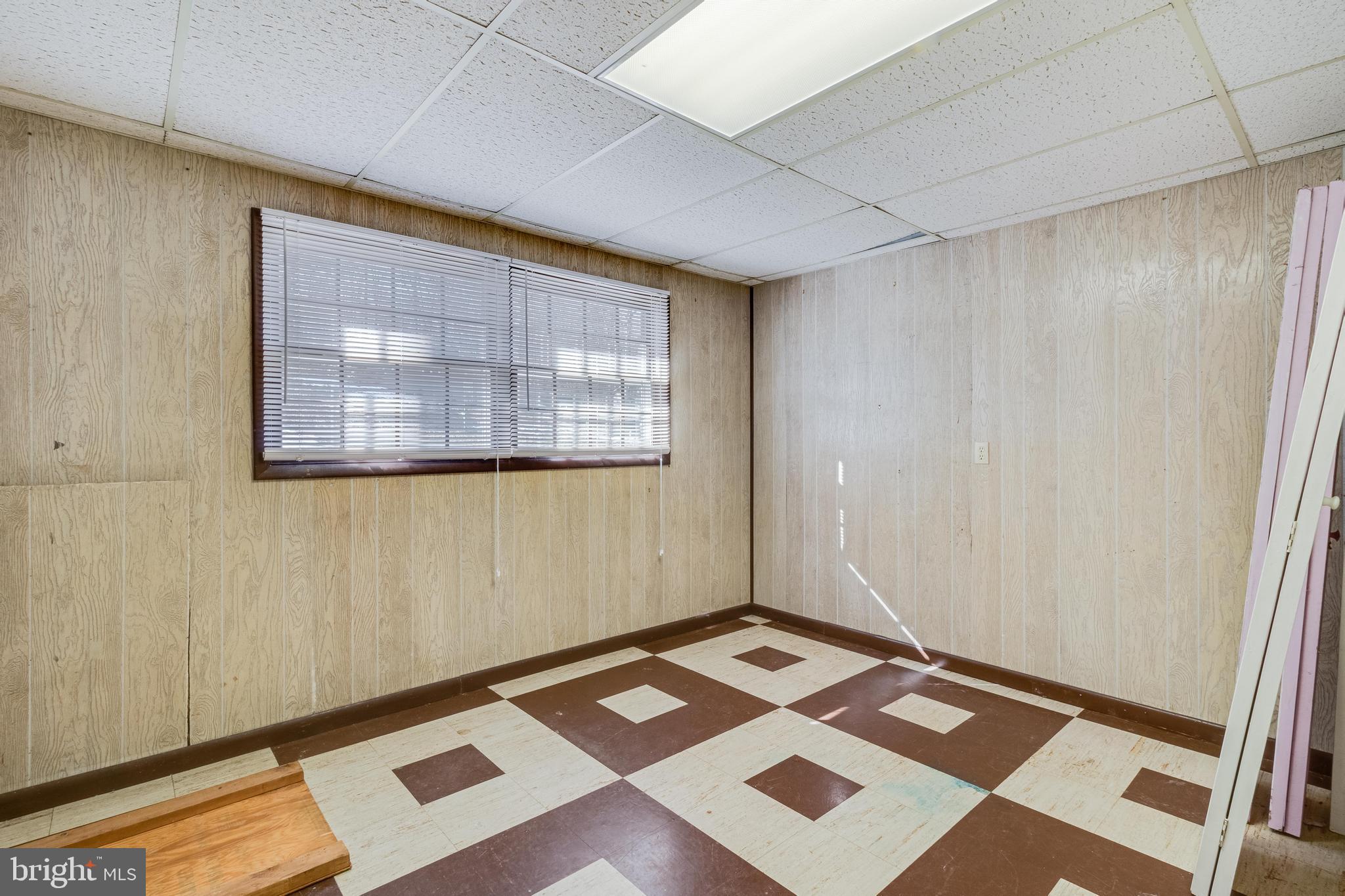 KINGSTON MANOR - Residential