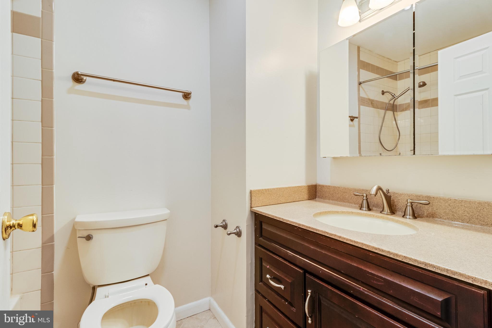 KINGSTON MANOR - Residential