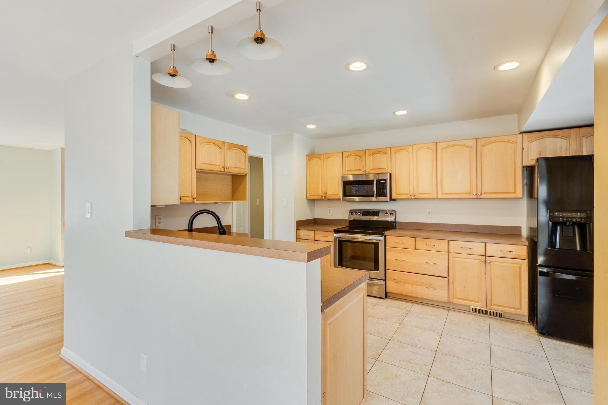 KINGSTON MANOR - Residential