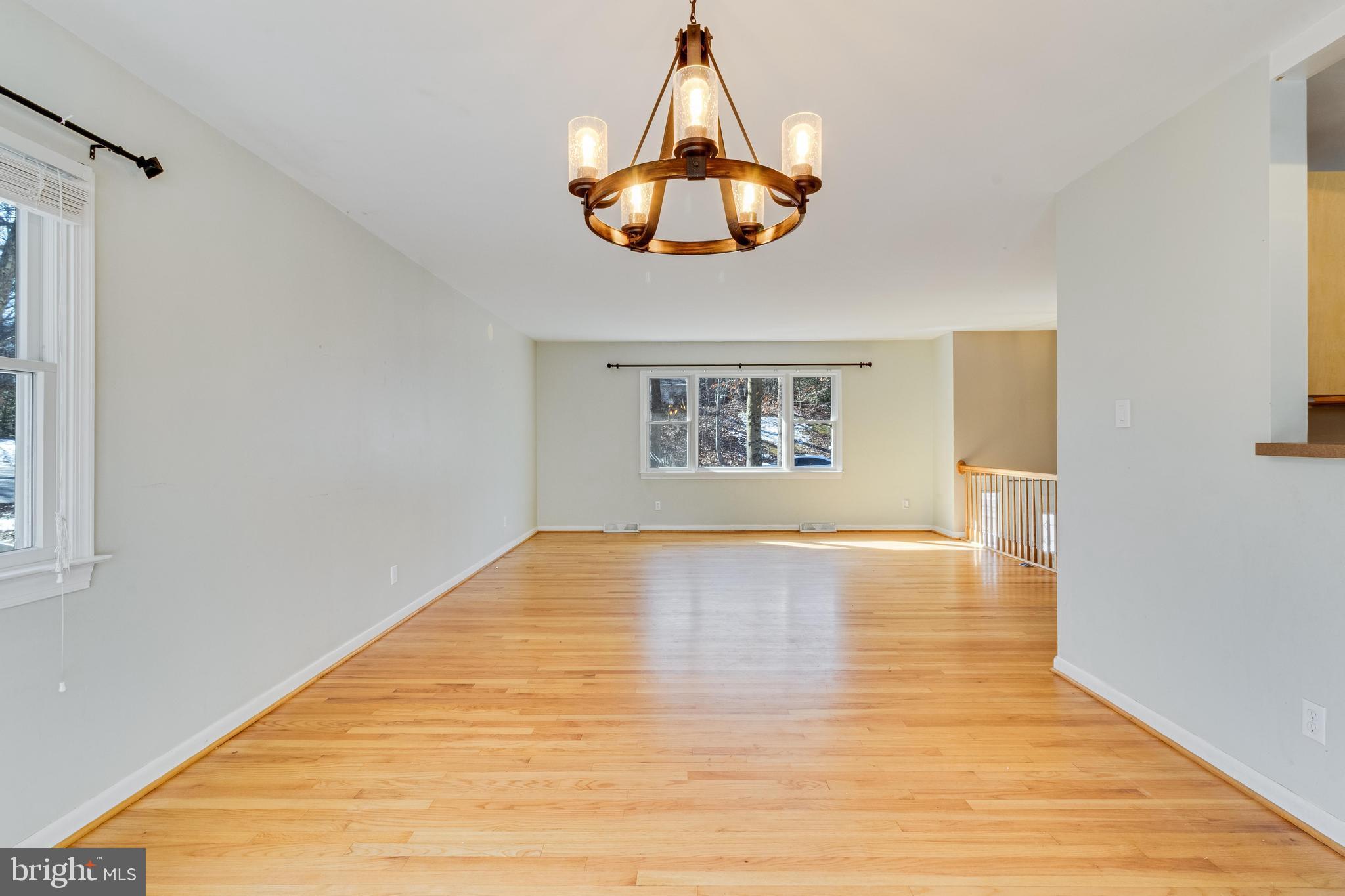 KINGSTON MANOR - Residential