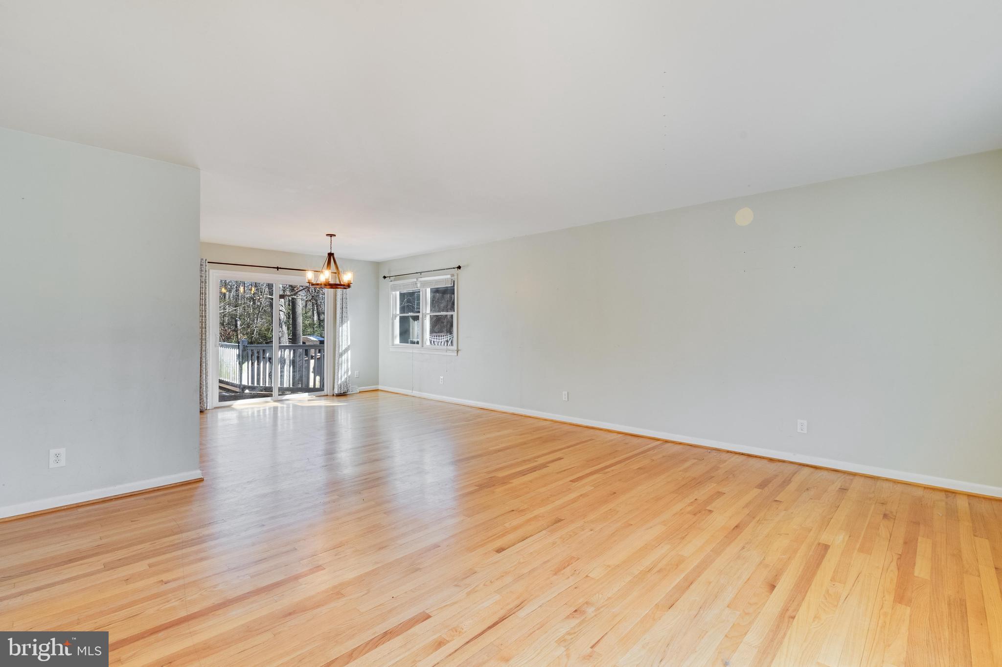 KINGSTON MANOR - Residential